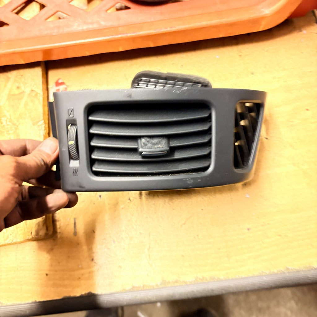 Hyundai i30 FD MK1 2007-2012 Dashboard Air Vent RH Driver Side 97490-2R000