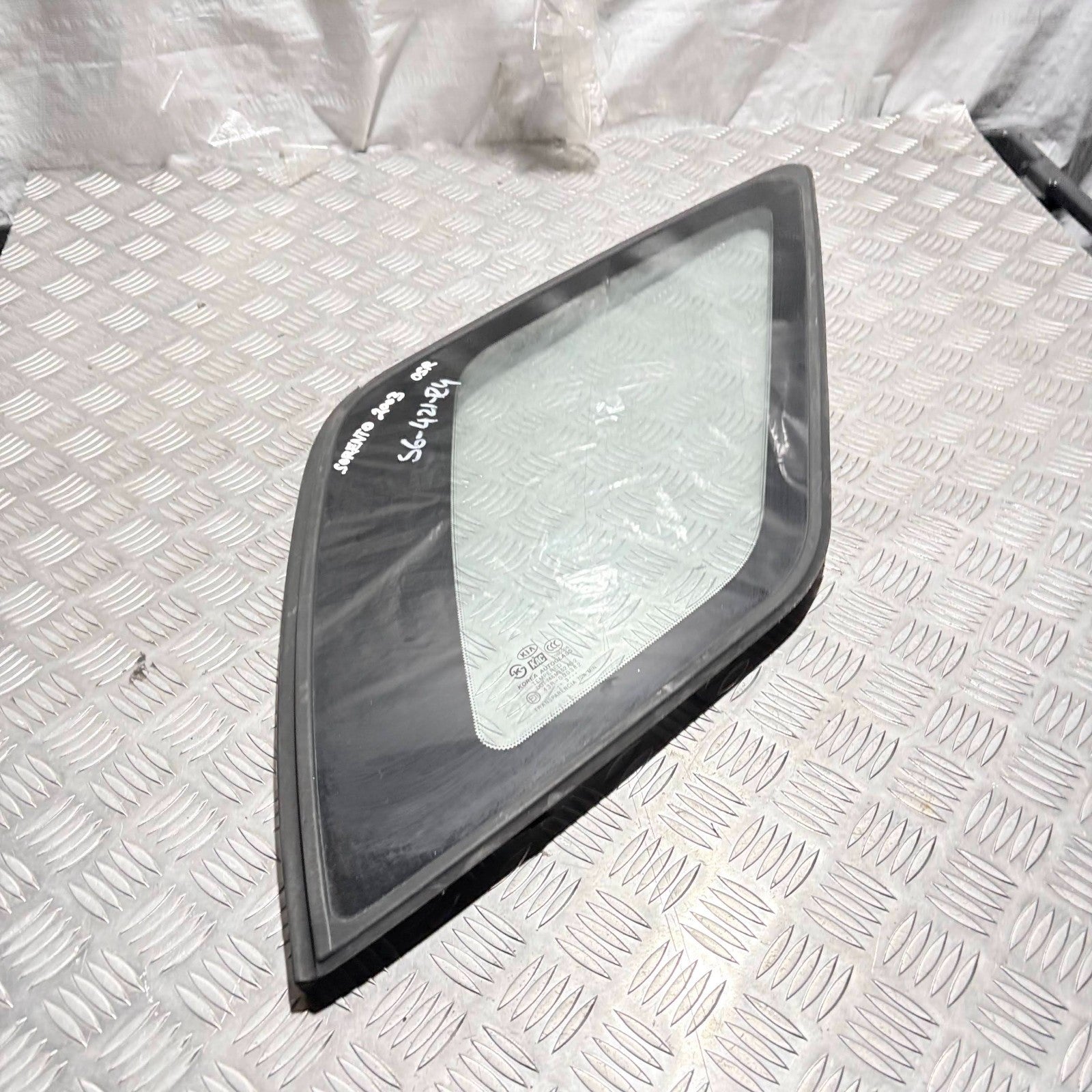 KIA SORENTO MK1 DRIVER REAR RIGHT QUARTER WINDOW GLASS TINTED 03-09 87820-3E030