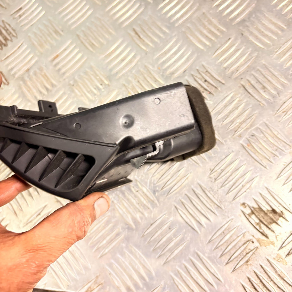 BMW E46 3 SERIES 318i PASSENGER FRONT LEFT DASHBOARD AIR VENT 8361897