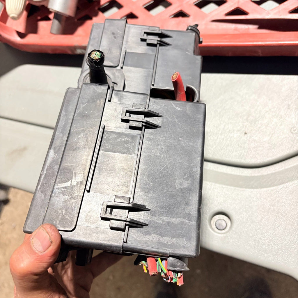 VOLVO V50 2004-2012 FUSE BOX 30786995