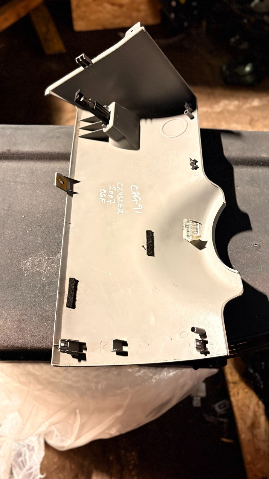 CHRYSLER 2007 LEFT FRONT CONSOLE TRIM COVER 1EN94TRMAA