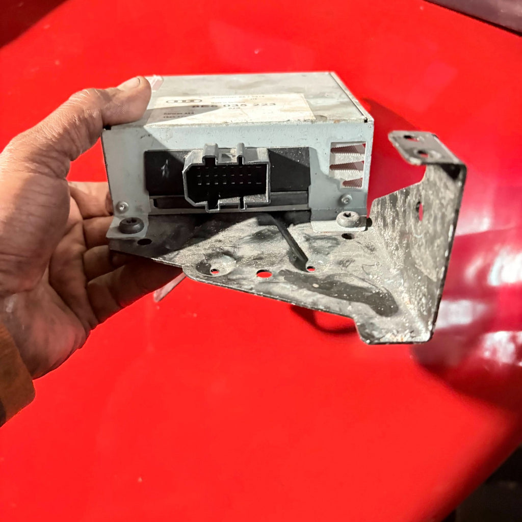 AUDI A4 B6 HARMAN SOUND STEREO SPEAKER AMPLIFIER 8E5035223 8E5 035 223