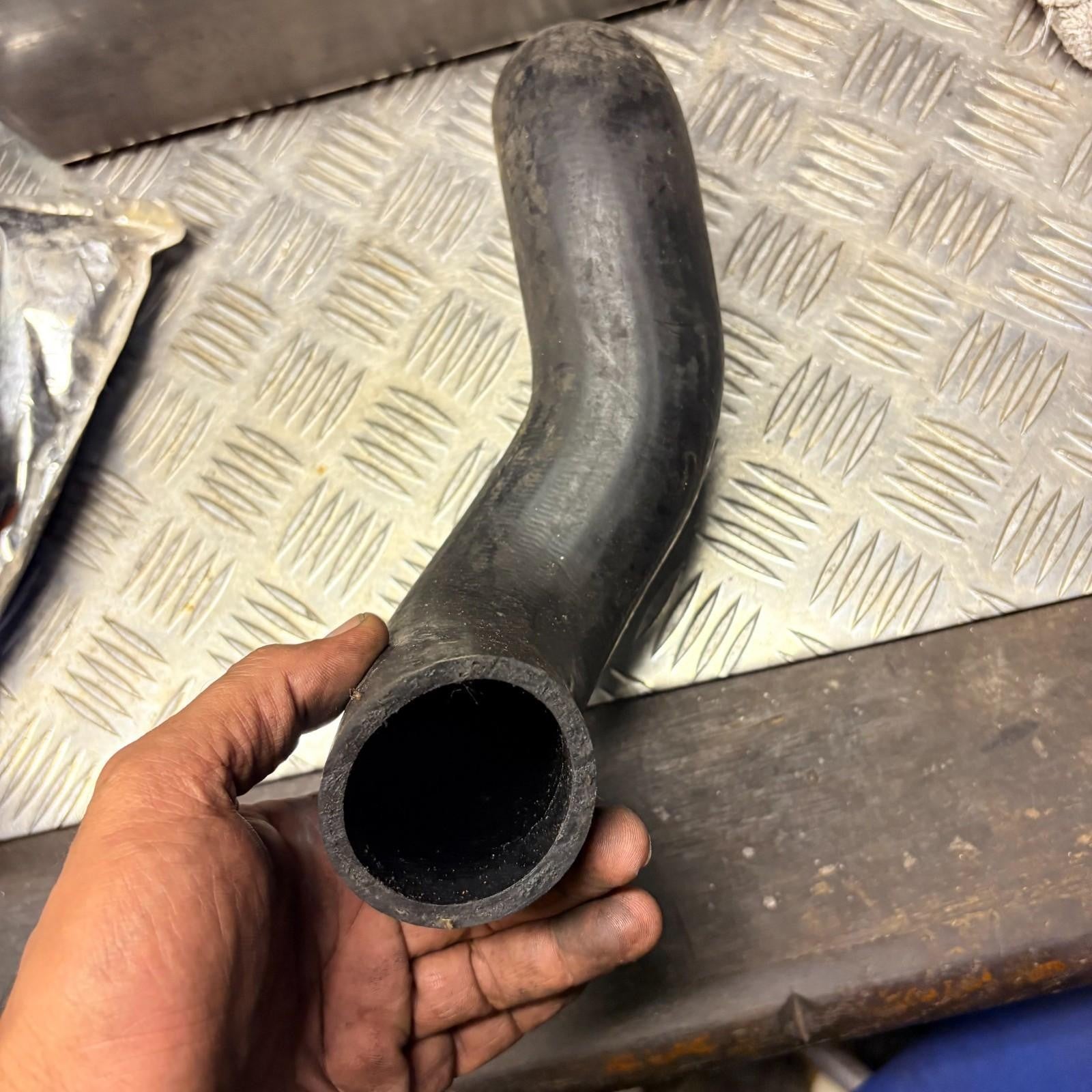 INTERCOOLER TURBO HOSE PIPE LAND ROVER 2005