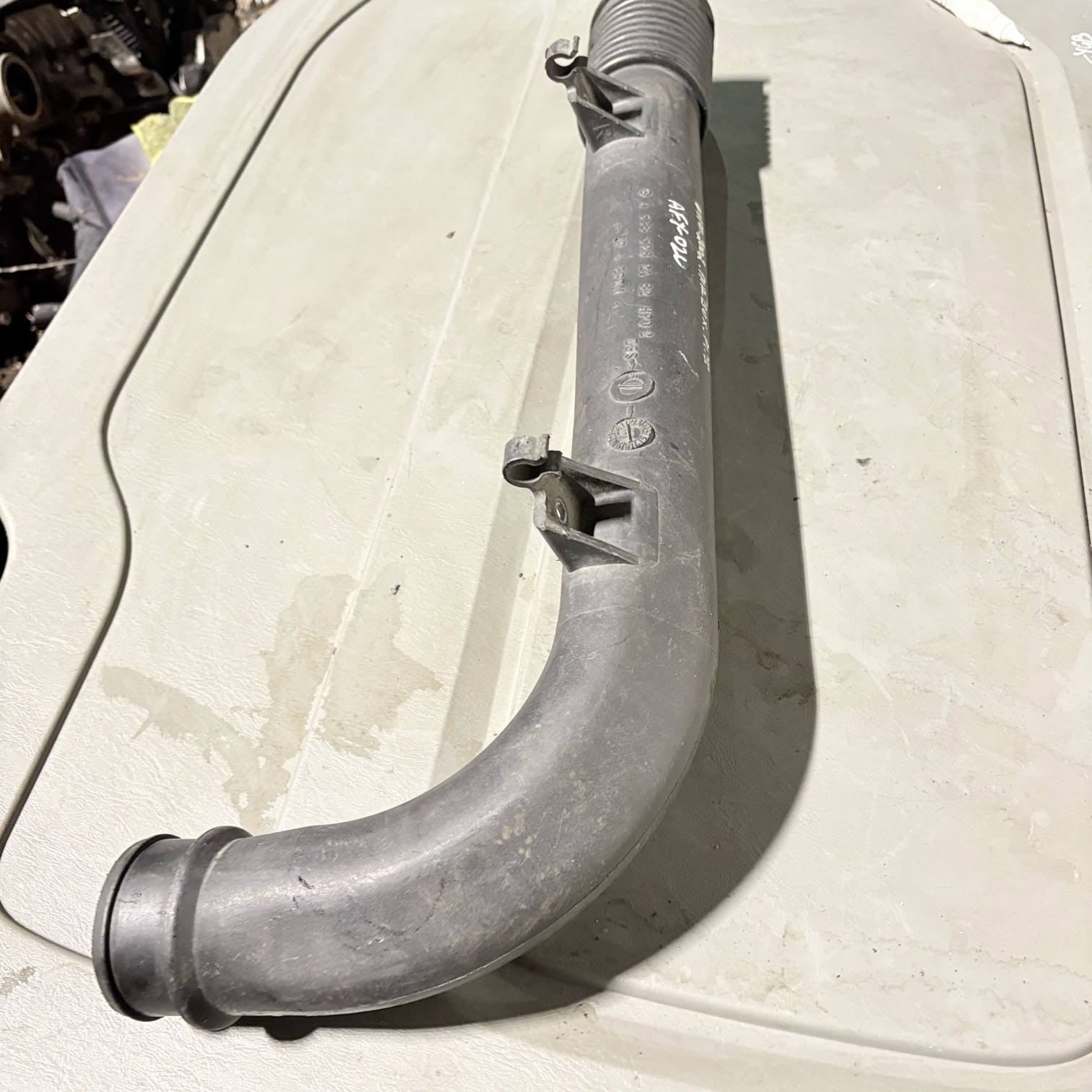 Mercedes-Benz Vito Viano W638 2002 Diesel intercooler hose pipe A6385282482