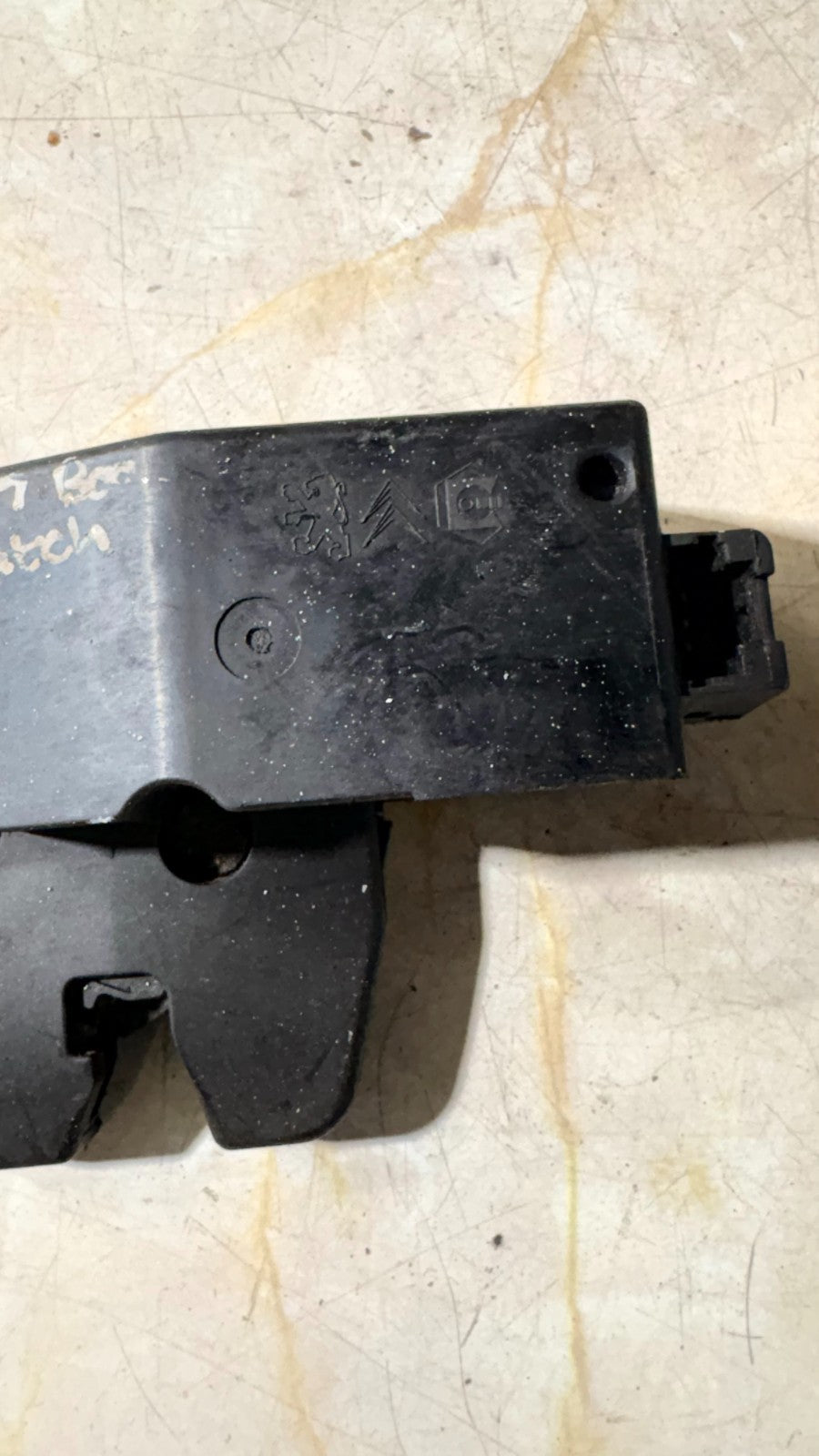 PEUGEOT 1007 BOOT TAILGATE LOCK CATCH 9657614780