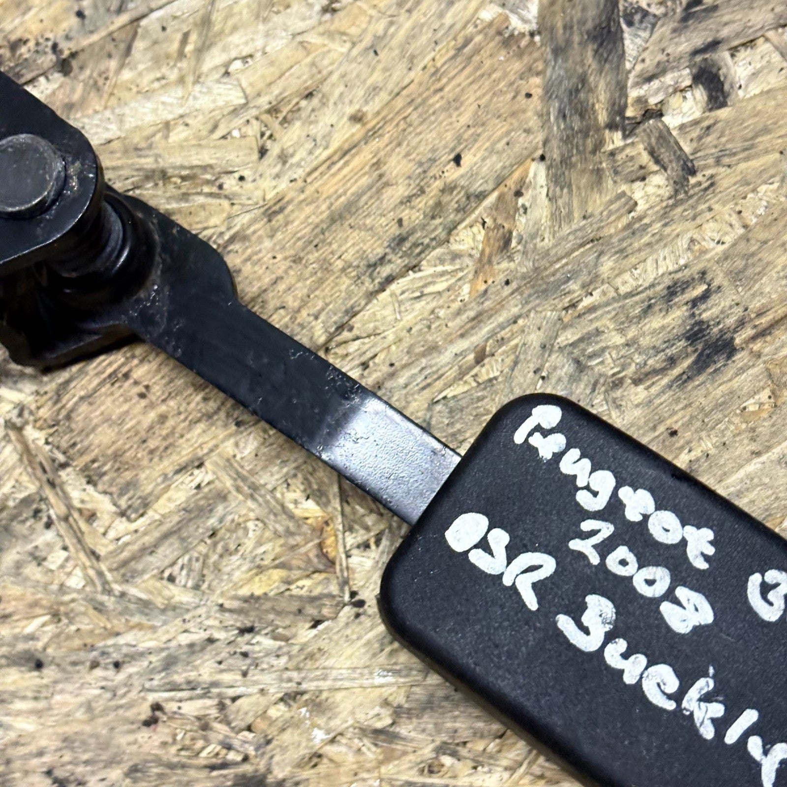 Peugeot 307 Rear Right Seat Belt Buckle Clip B6009409 2001-2008