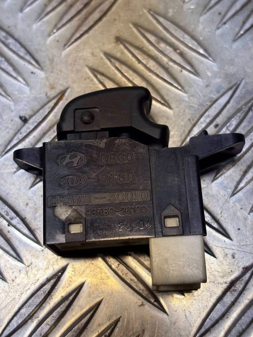 Hyundai Santa Fe 2002 Left rear Electric window control switch 935753C010