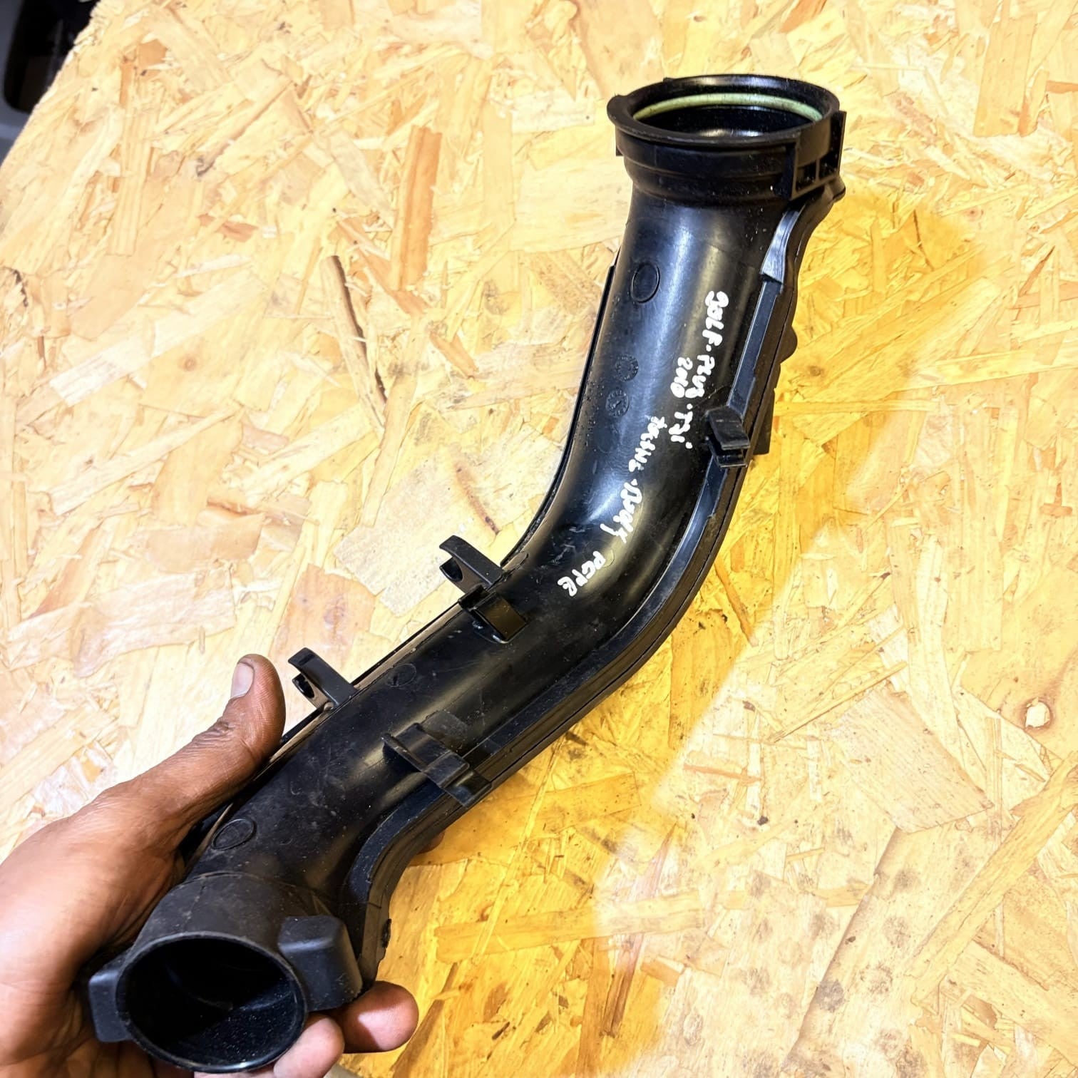 VOLKSWAGEN EOS INTERCOOLER PIPE 03C145673H 1.4 PETROL MK1 2010