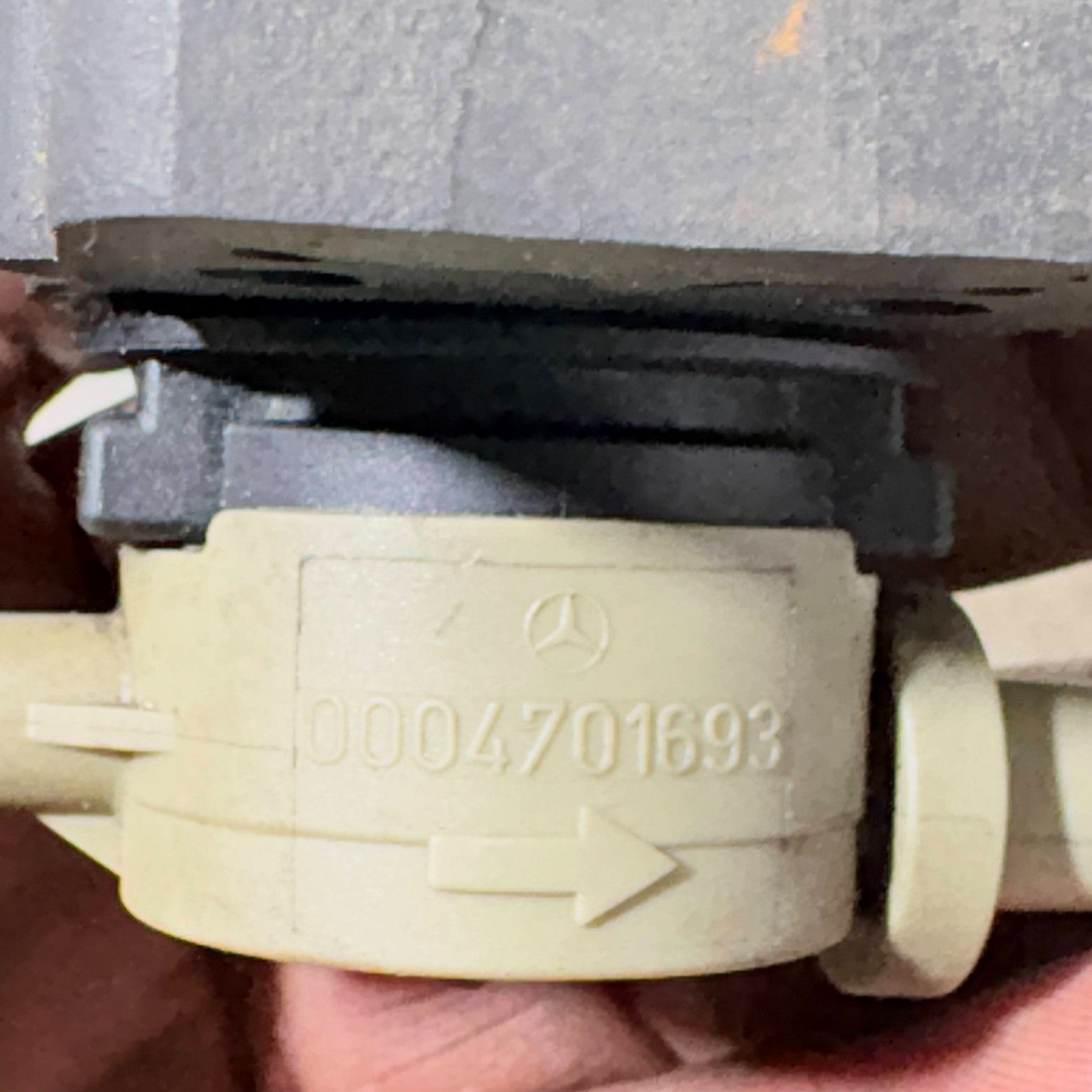 MERCEDES FUEL PETROLREGENERATION PURGE VALVE 0004701693 2000-2002