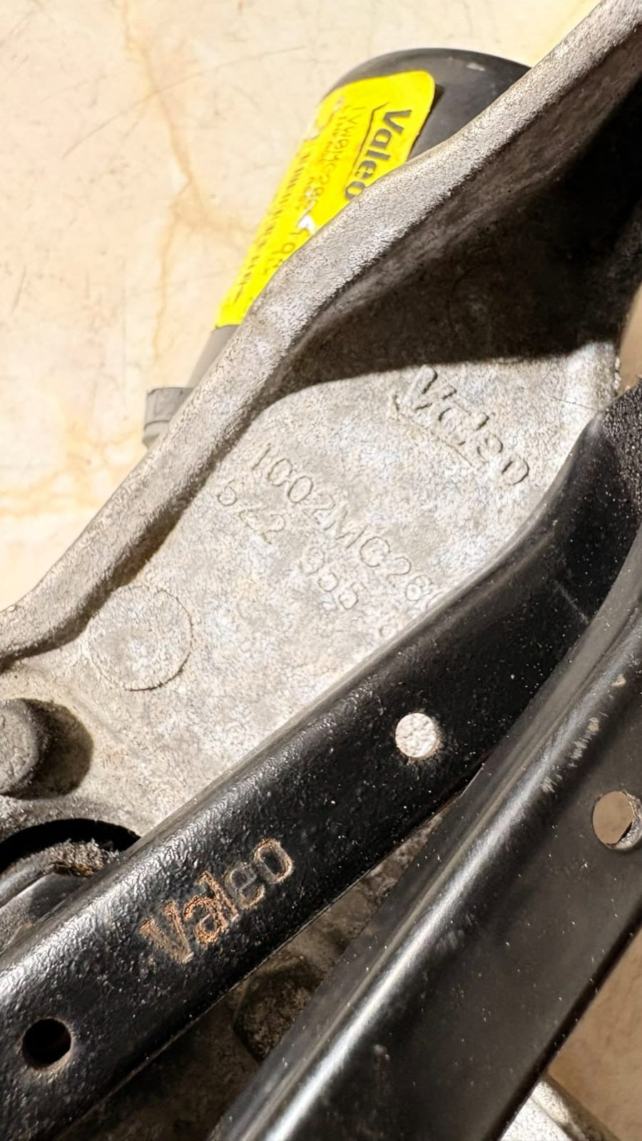 VW FOX FRONT WIPER MOTOR 2009