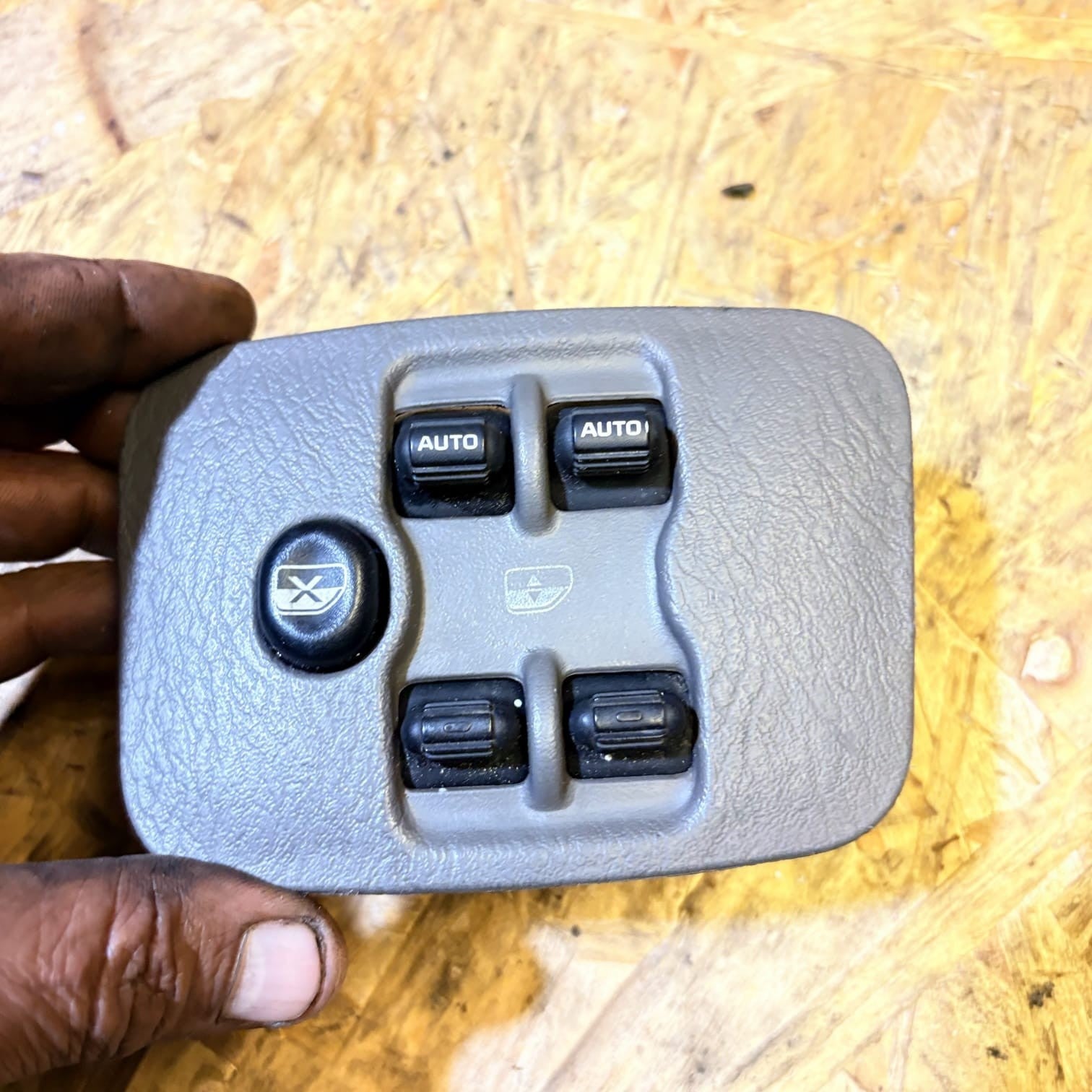 2003 Jeep Cherokee KJ/Liberty Centre Console Power Window Switch 56010090AD