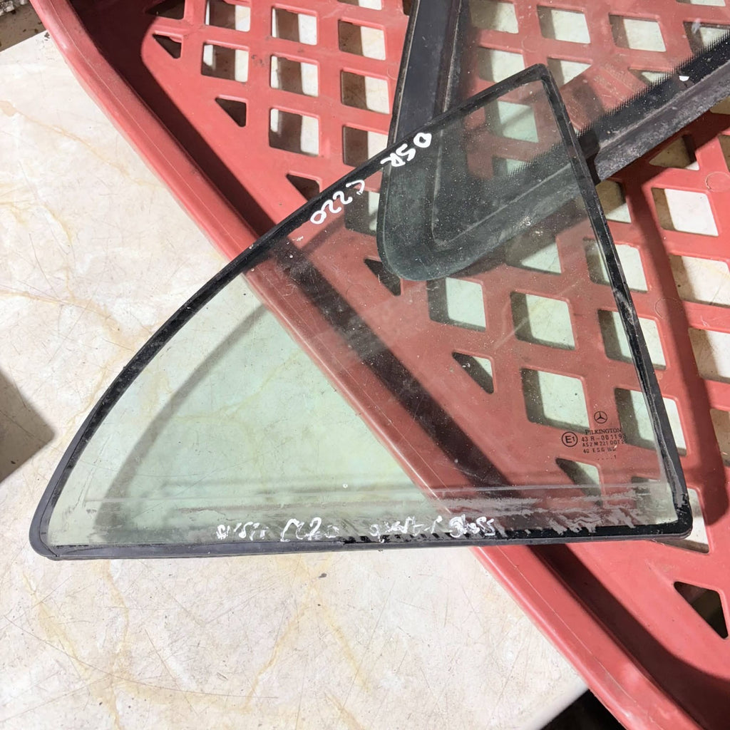 MERCEDES BENZ W203 C CLASS SALOON REAR WINDOW QUARTER GLASS OSR SIDE 43R-001193