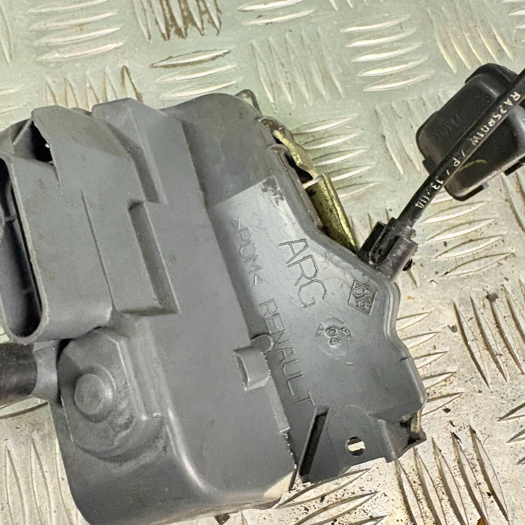 RENAULT SCENIC 2003-209 NSR PASSENGER REAR LEFT SIDE DOOR LOCK CATCH