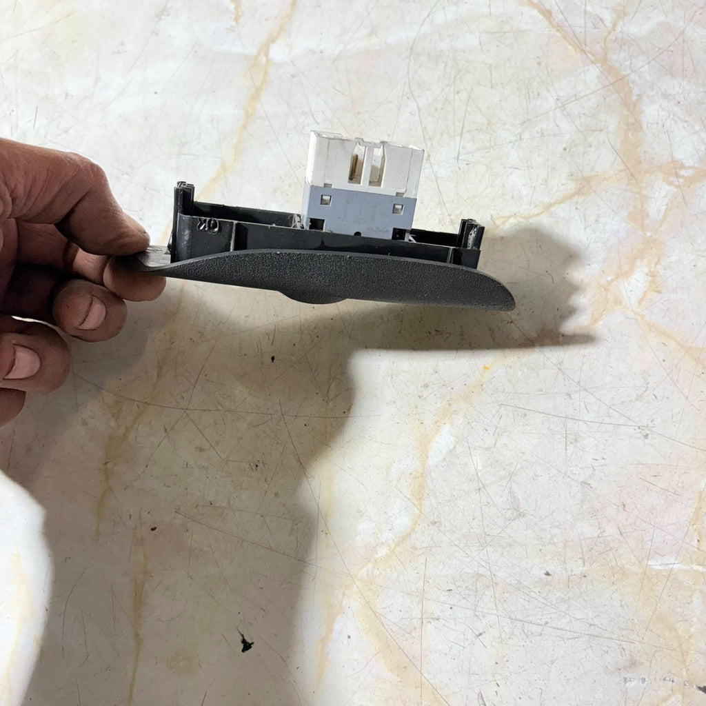 Left Front Window Regulator Switch for FIAT MULTIPLA 2004-2010