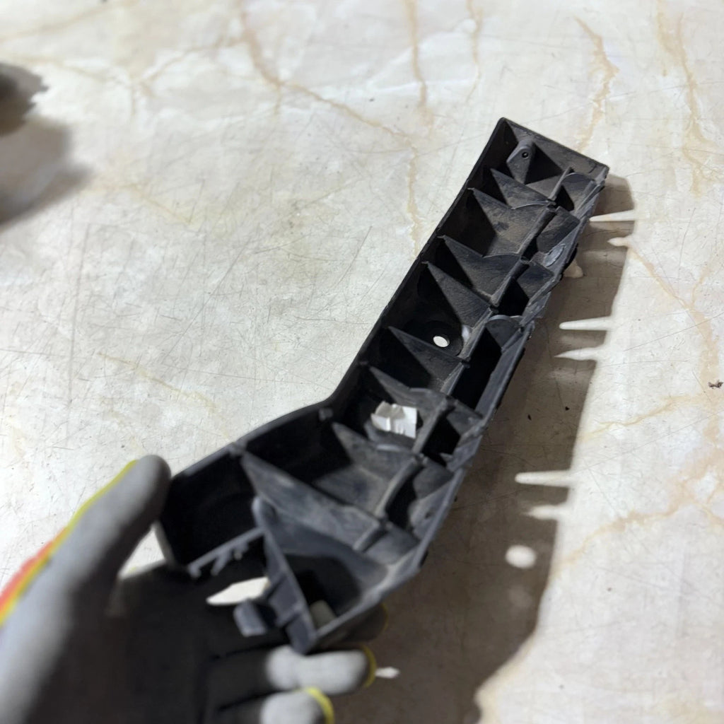 Seat Leon FR 2014 Bumper Bracket Right Rear Driver Side OS