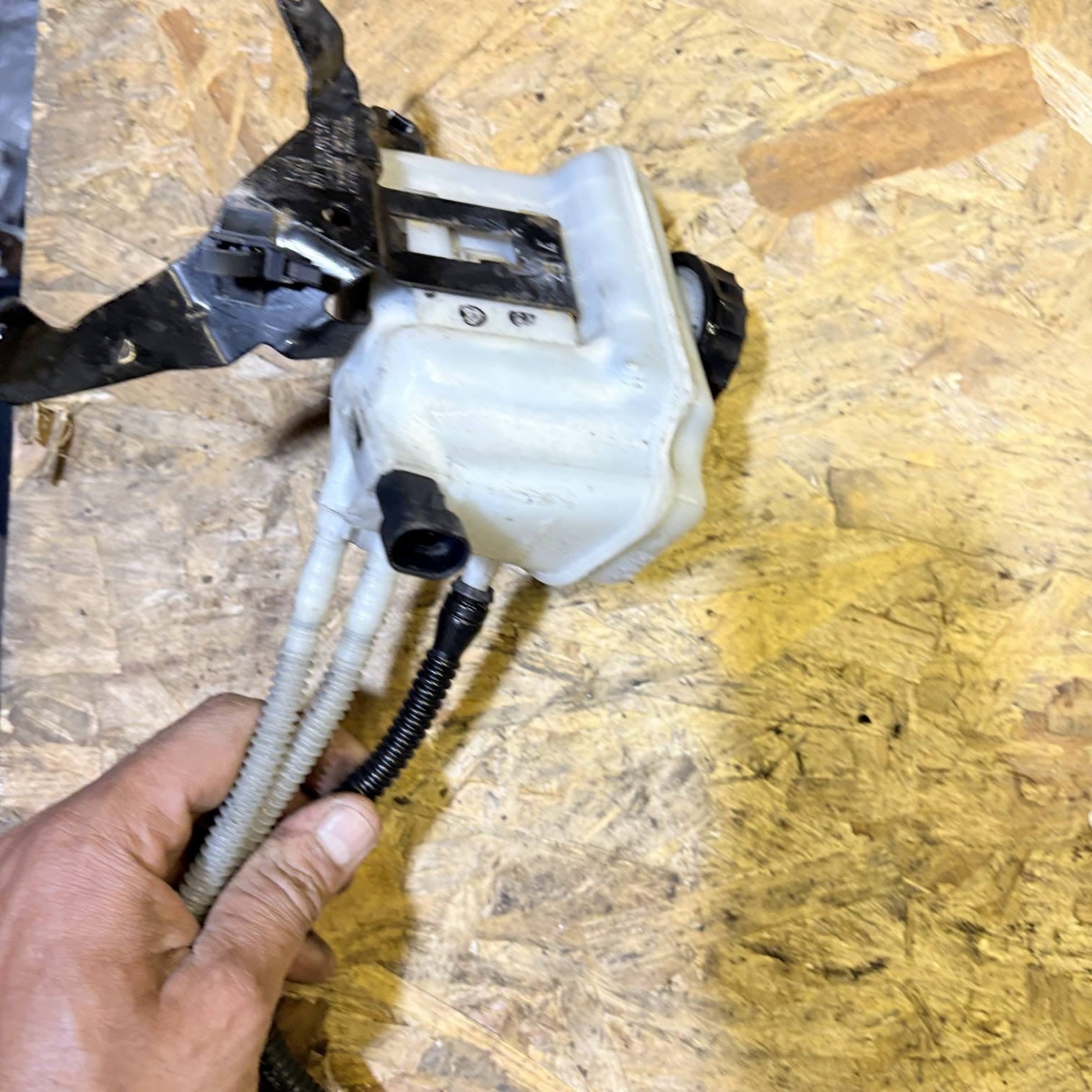 VAUXHALL CORSA D VXR 1.6T RHD 2007 - 2014 07-14 BRAKE FLUID RESERVOIR 0204051244