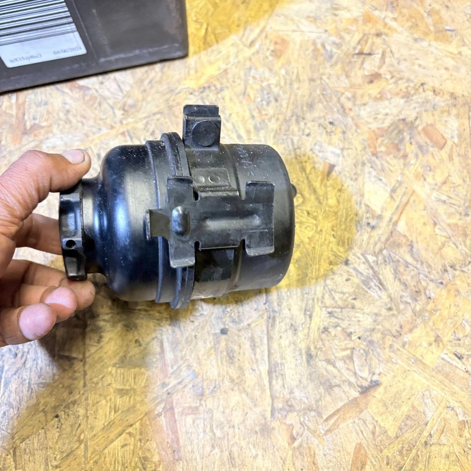 Mercedes ML W163 97-05 C W203 00-08 E W211 02-09 Power Steering Tank A2034600083