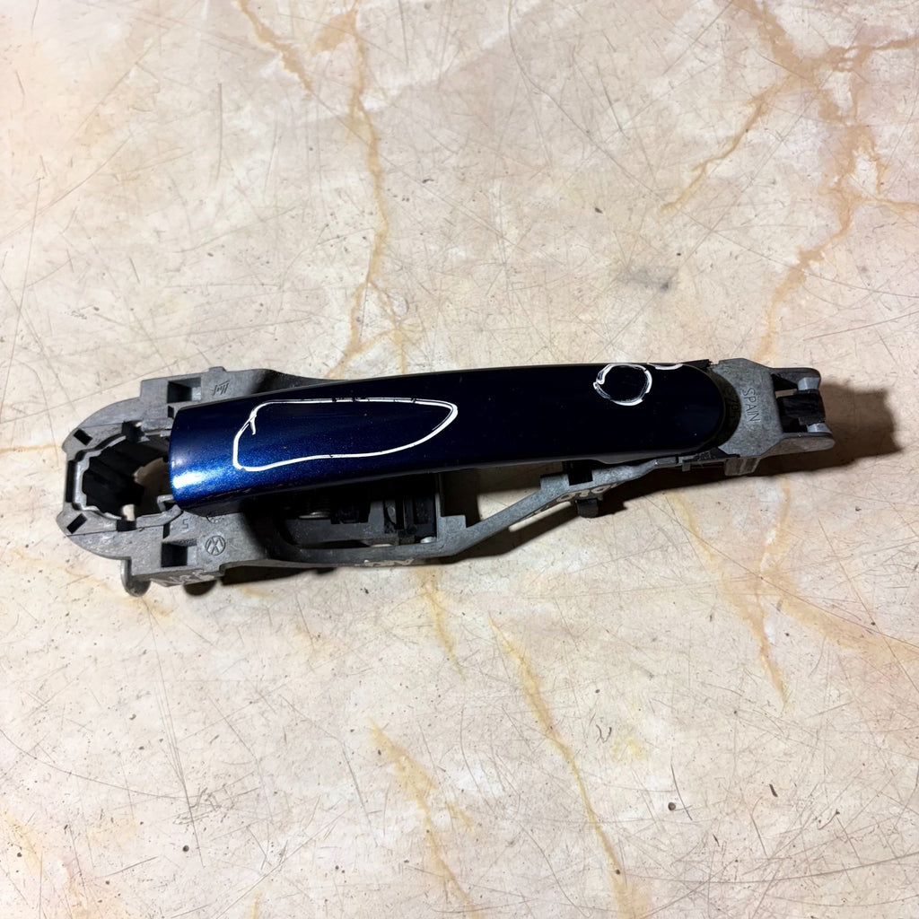 VOLKSWAGEN POLO 2003-2009 DOOR HANDLE EXTERIOR FRONT LEFT SIDE Passenger