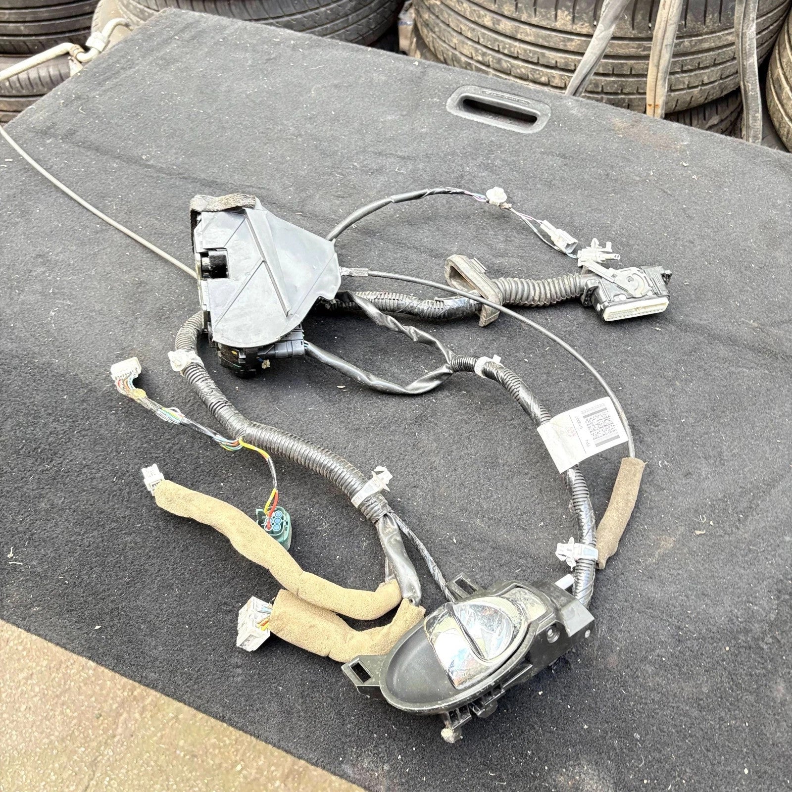 Nissan Juke F15 2010-2019 Front Left Passenger Door Wiring Loom Lock & Handle