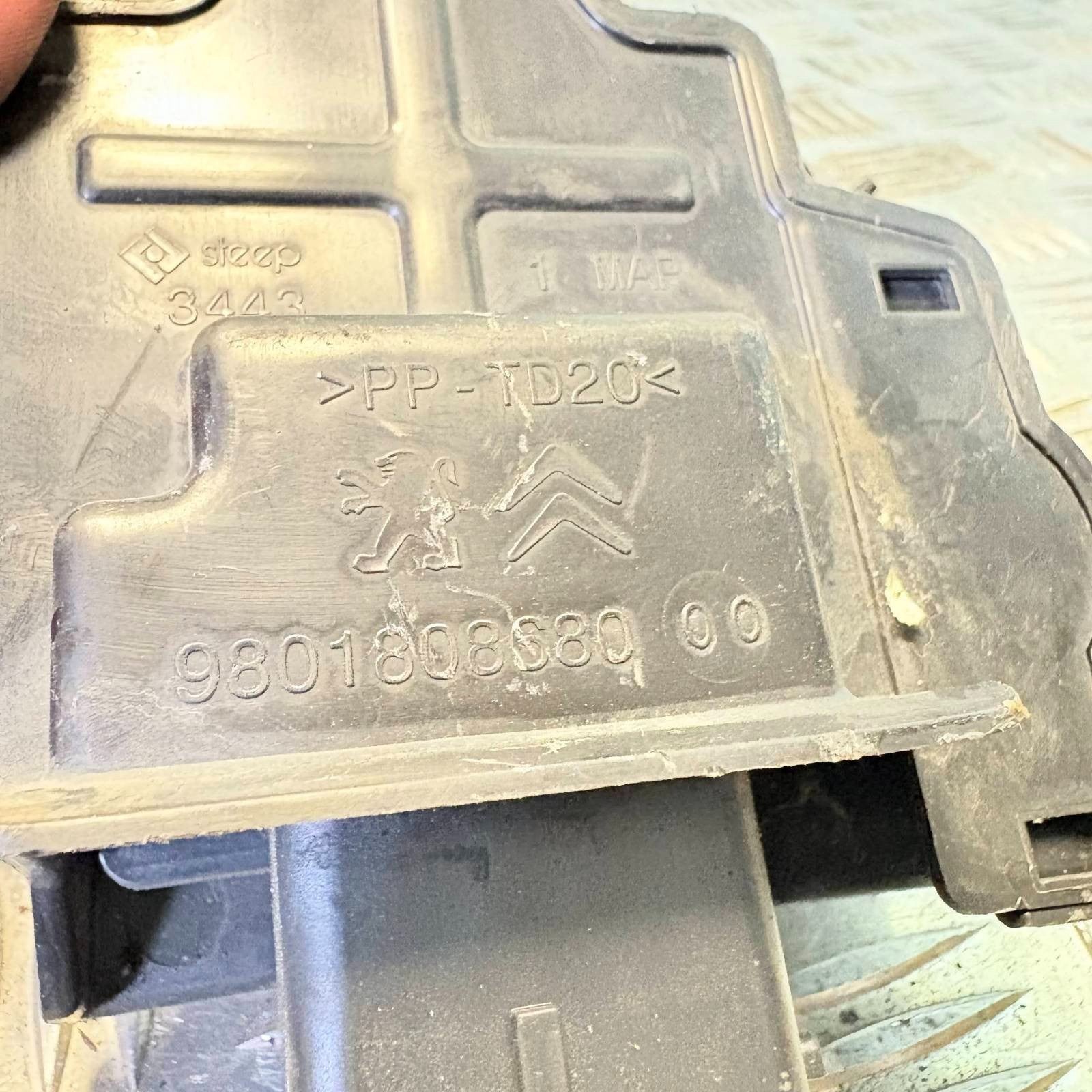 9801808680 Peugeot Citroen Preheat Relay Module 9677871680 Bosch F005V01221