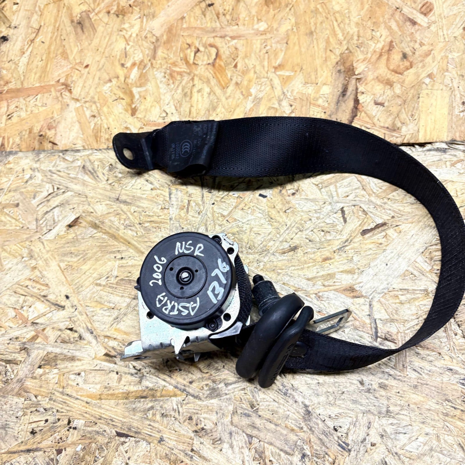 2004-2013 VAUXHALL ASTRA PASSENGER REAR LEFT SEAT BELT 602143000