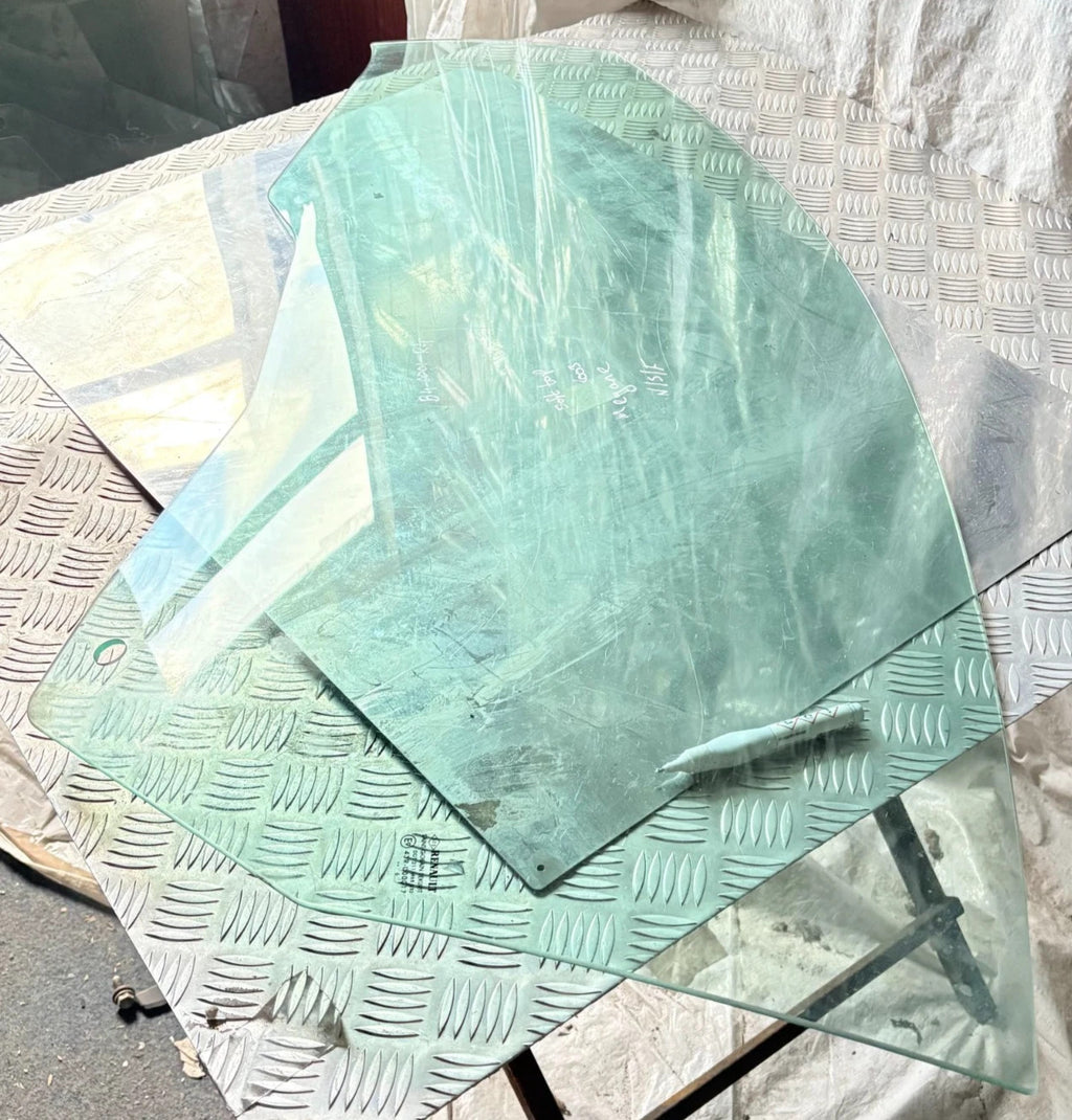 RENAULT MEGANE 2003 PASSENGER FRONT LEFT WINDOW DOOR GLASS 3 Door Soft Top