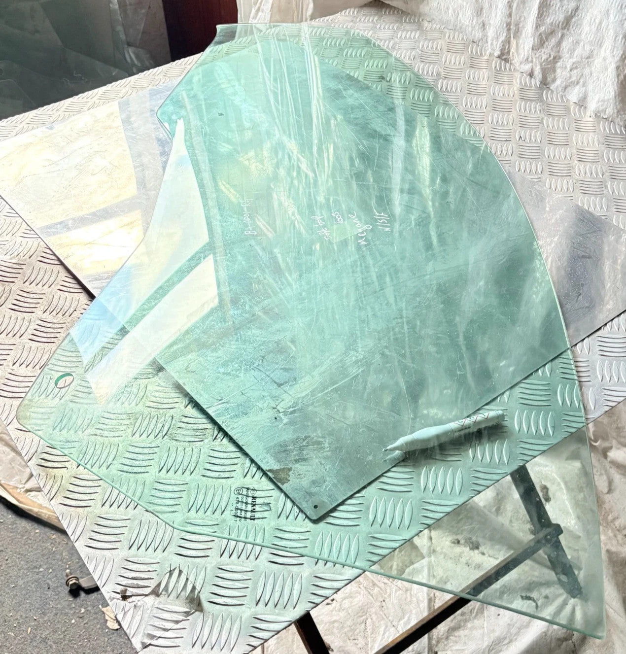 RENAULT MEGANE 2003 PASSENGER FRONT LEFT WINDOW DOOR GLASS 3 Door Soft Top