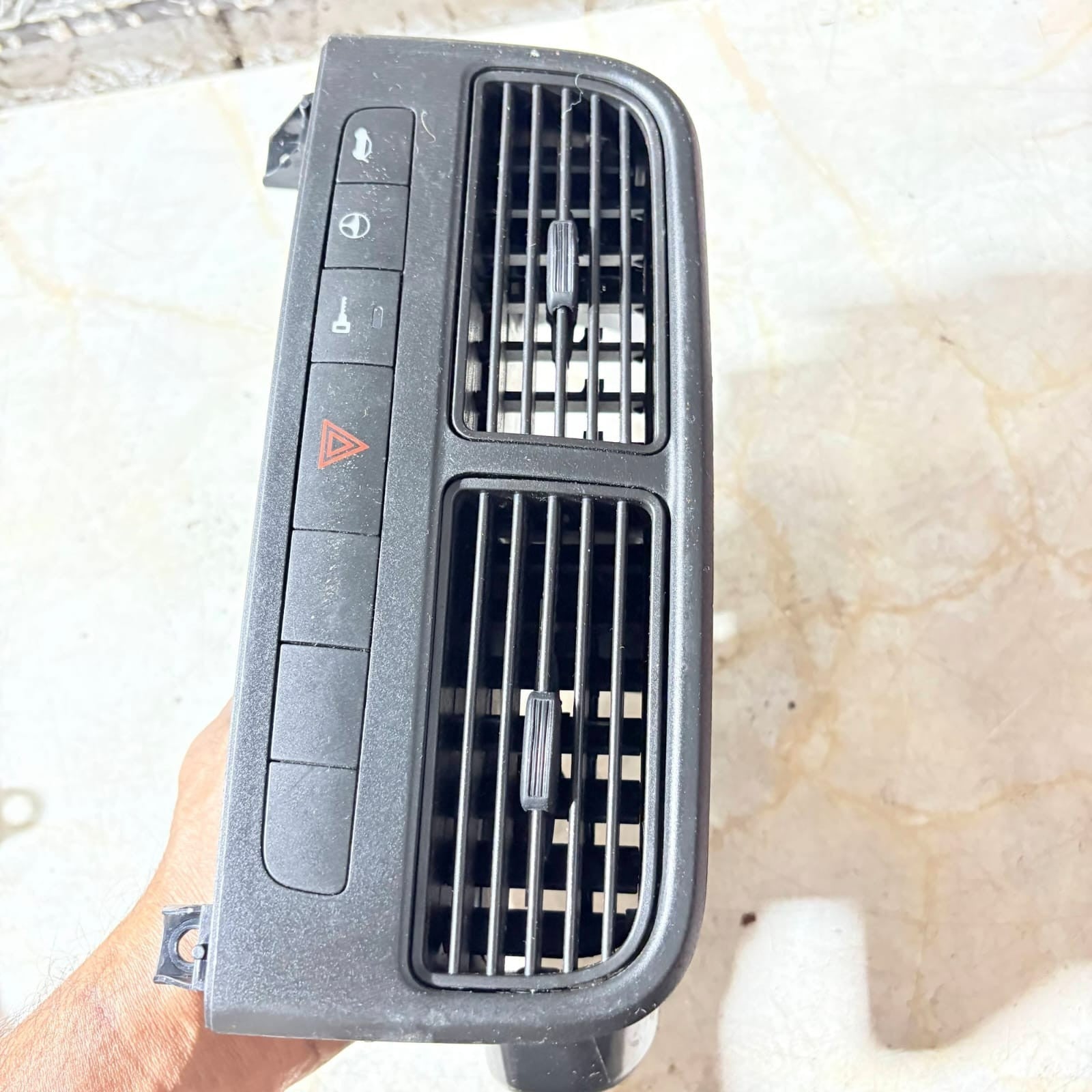 FIAT GRANDE PUNTO 2008 CENTRE DASHBOARD AIR BLOWER VENT HAZARD SWITCH 735394582