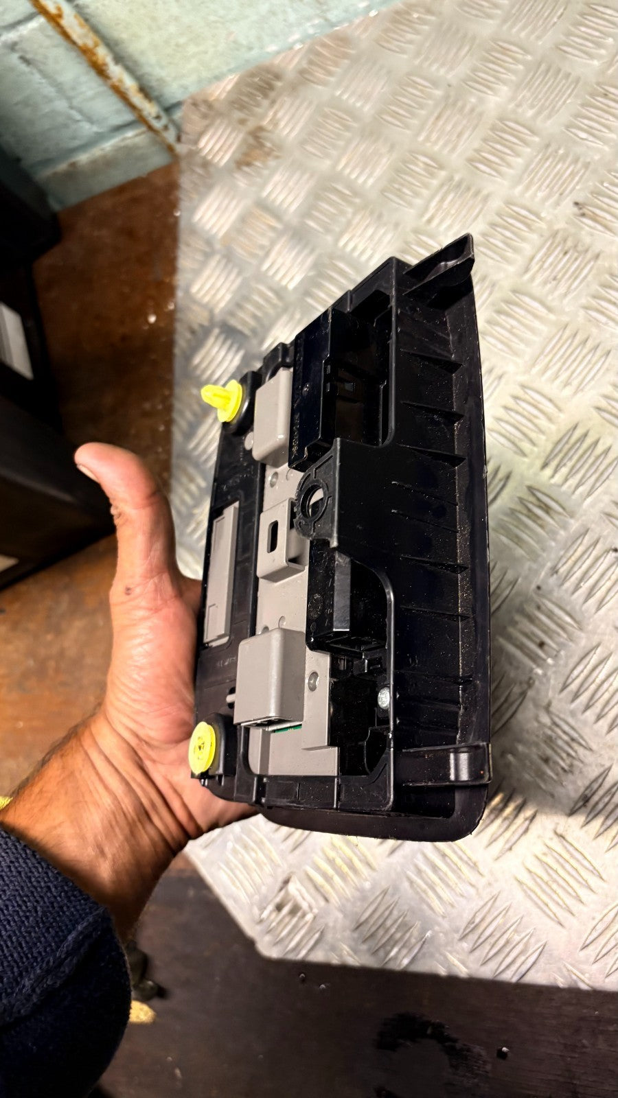 COURTESY LIGHT HONDA HRV 2018 w/CONTROL SWITCHES 39180-T0A-R010-M1