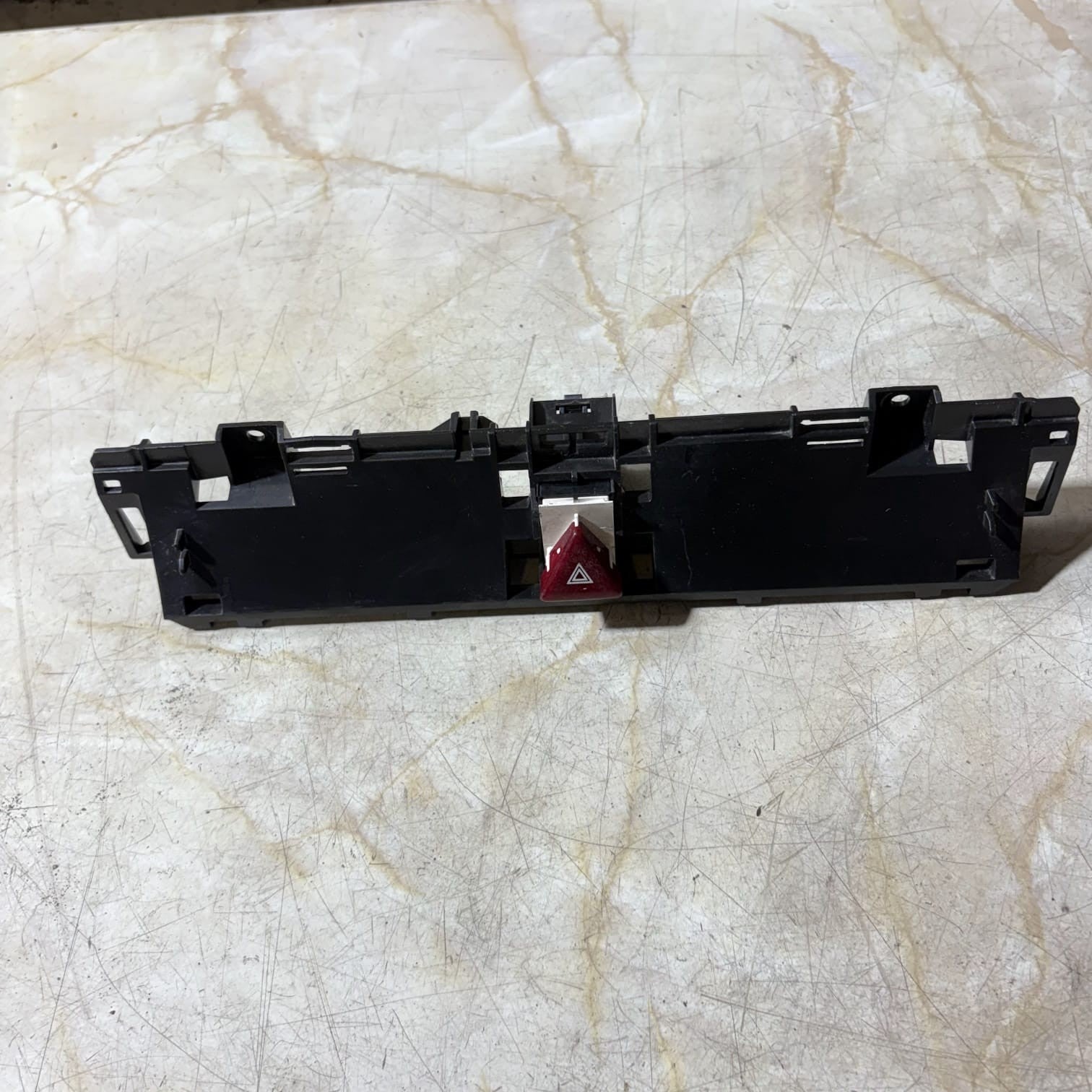 VW Passat Variant (3C5) 2.0 TDI 4motion Switch Hazard Indicator 05818-000 GENUI