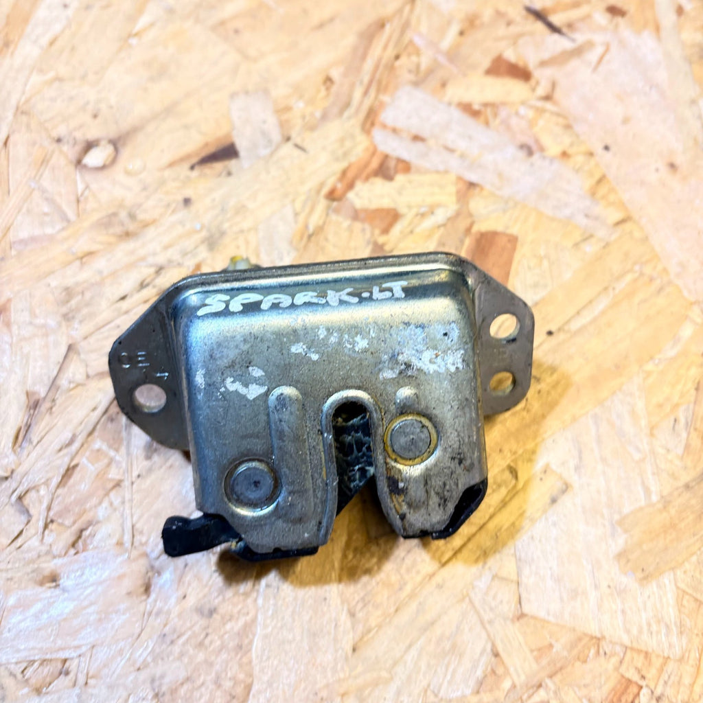 CHEVROLET SPARK LT Mk1 Boot Tailgate Lock Catch