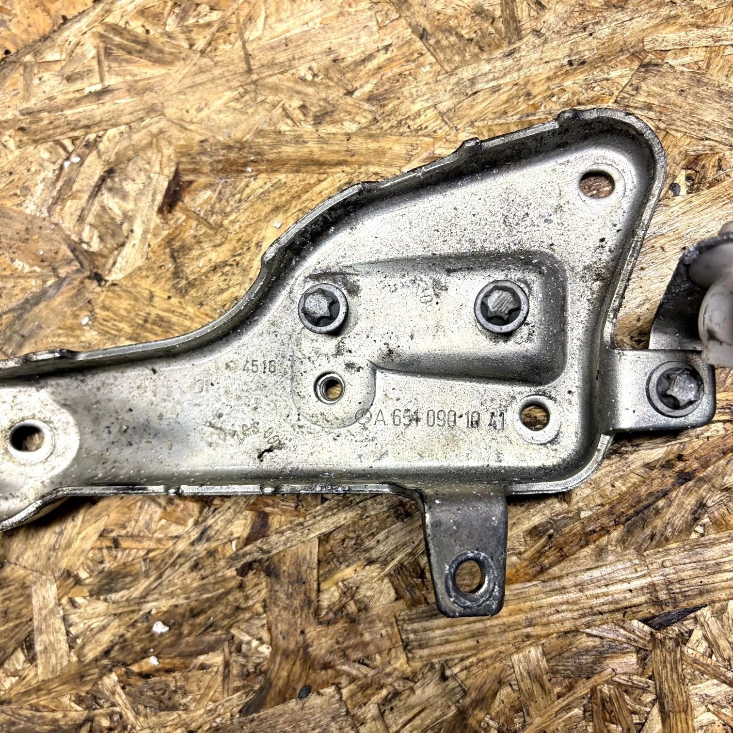 MERCEDES E-CLASS W212 C220 EGR VALVE MOUNT SUPPORT BRACKET A6510901041