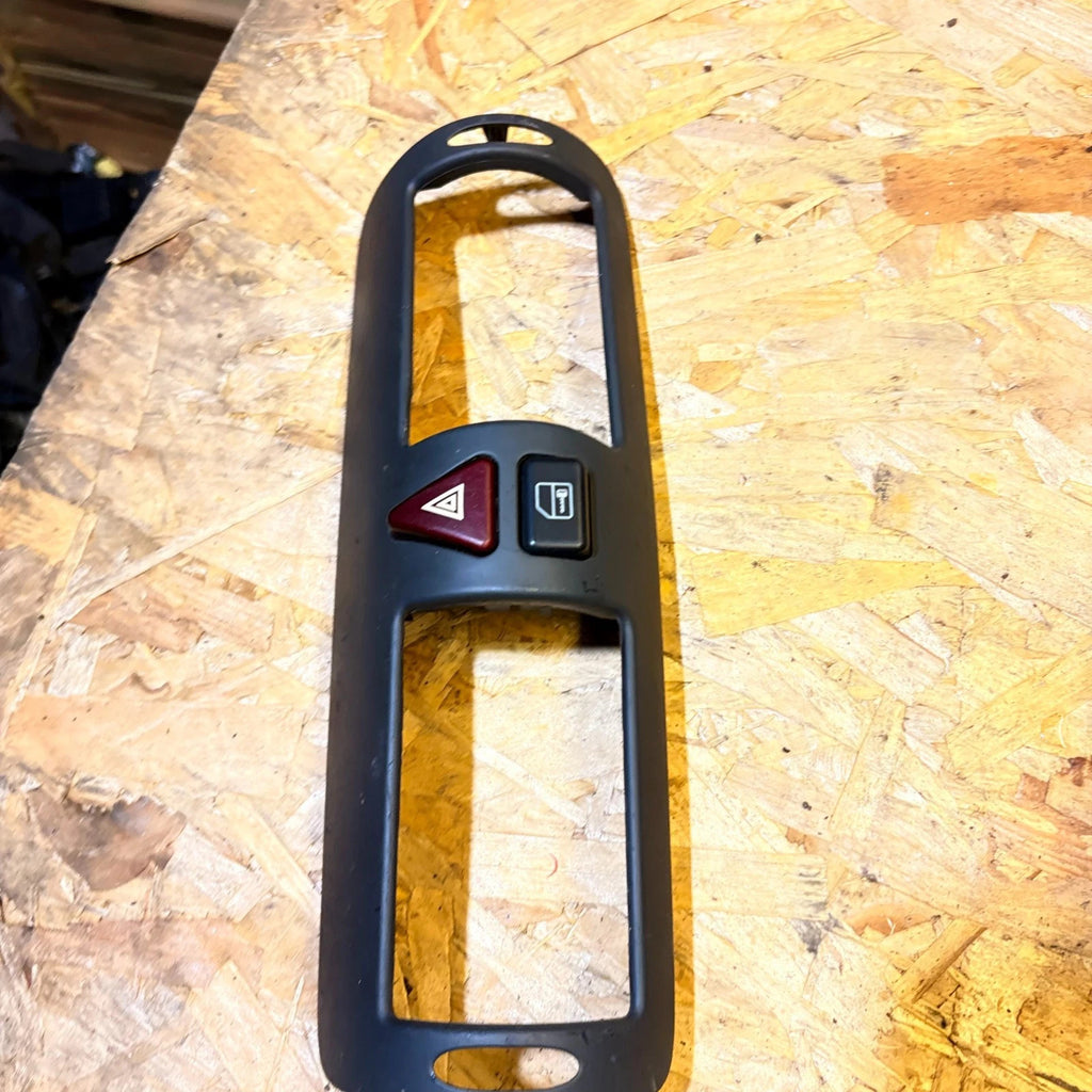 Centre Air Vent Trim With Warning Button Mercedes Vaneo 2001-2005