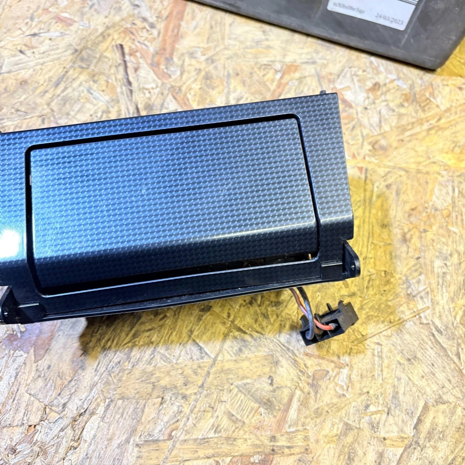 1998 MERCEDES ASHTRAY AND POWER SOCKET