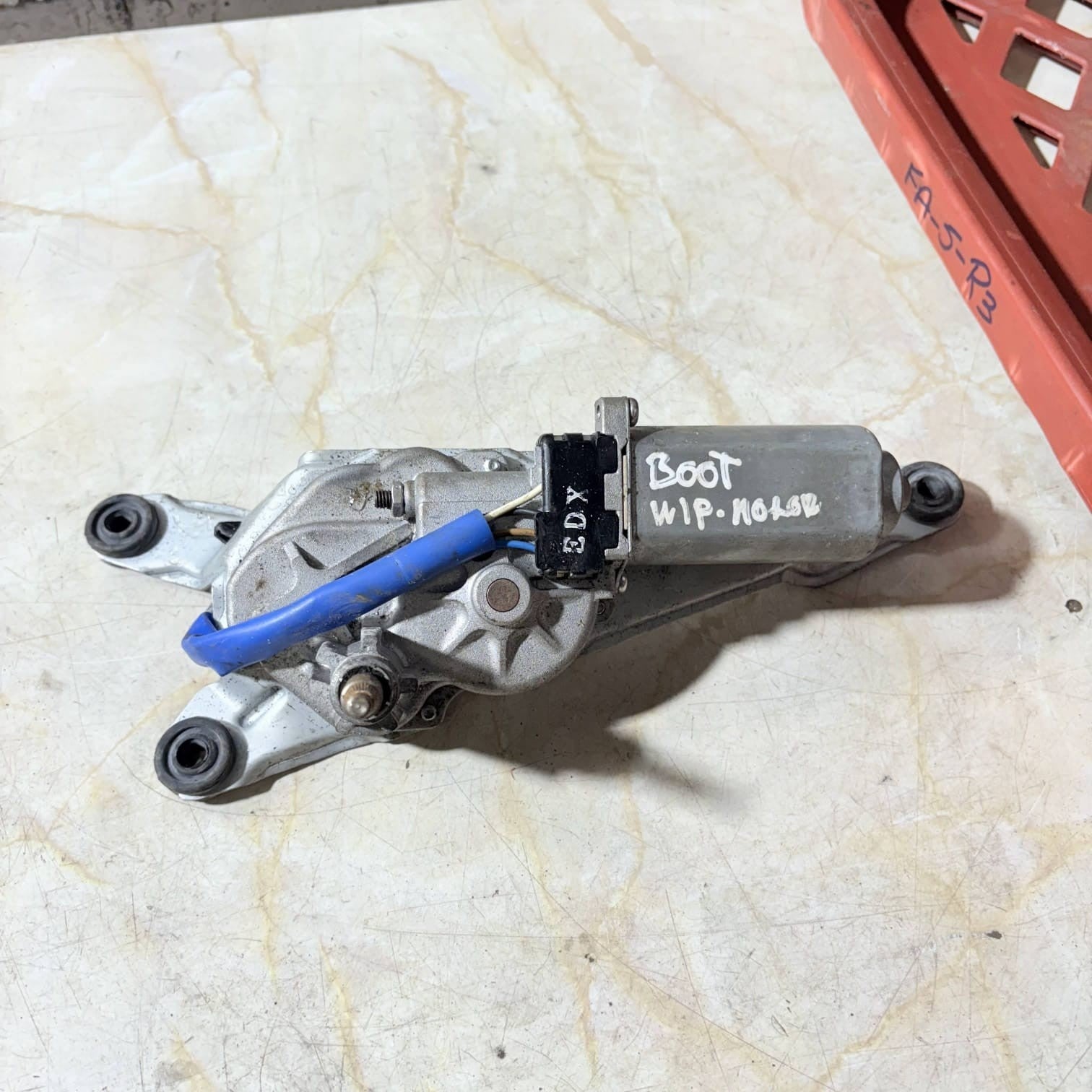 HYUNDAI I20 5 DR HATCH 1.2 WIPER MOTOR (REAR) 98710-1J000