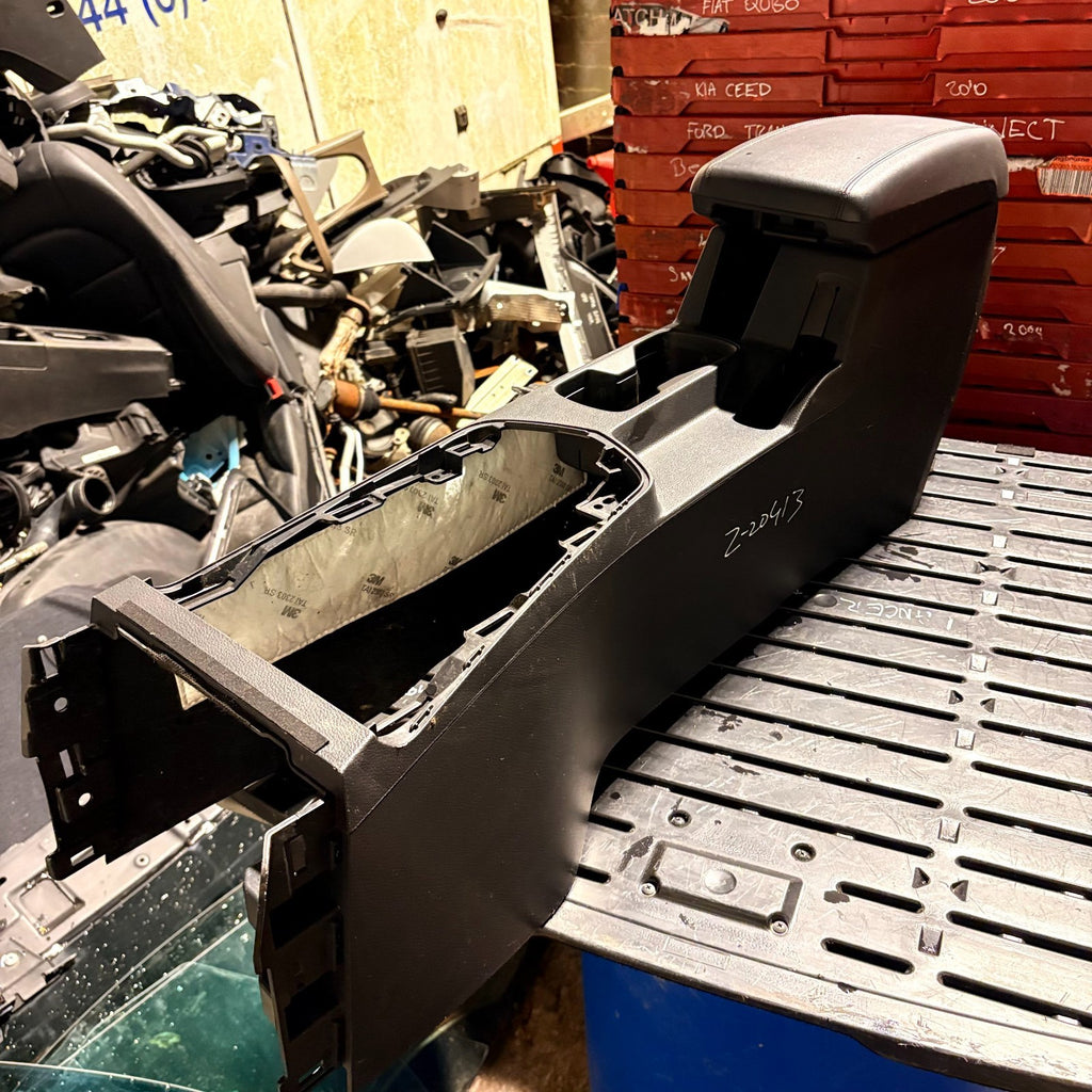 SSANGYONG TIVOLI X100 2015-2019 RHD CENTRE CONSOLE ARMREST STORAGE 77911-35500