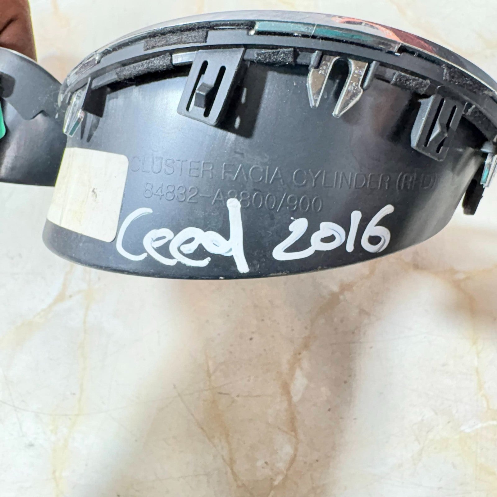 KIA PRO CEED 2016 INSTRUMENT CLUSTER SPEEDOMETER SURROUND TRIM 84832-A2800