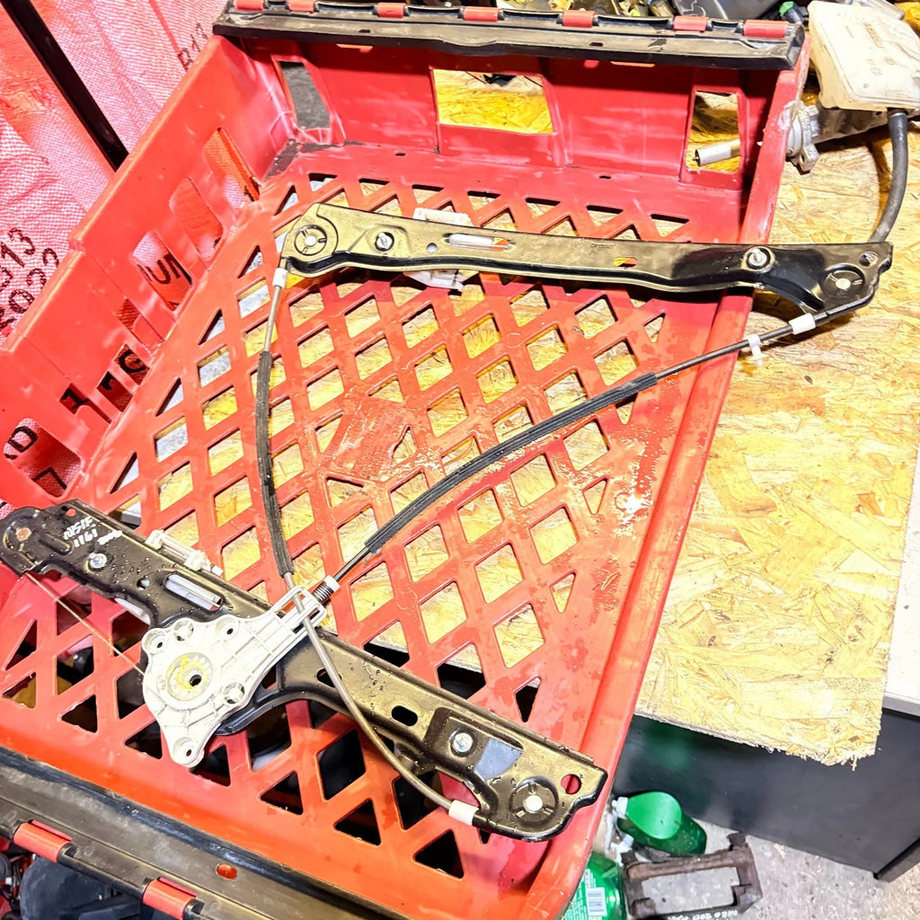 BMW 1 Series E87 116i 2004-2011 5 Door Front Left Window Regulator 51337138465