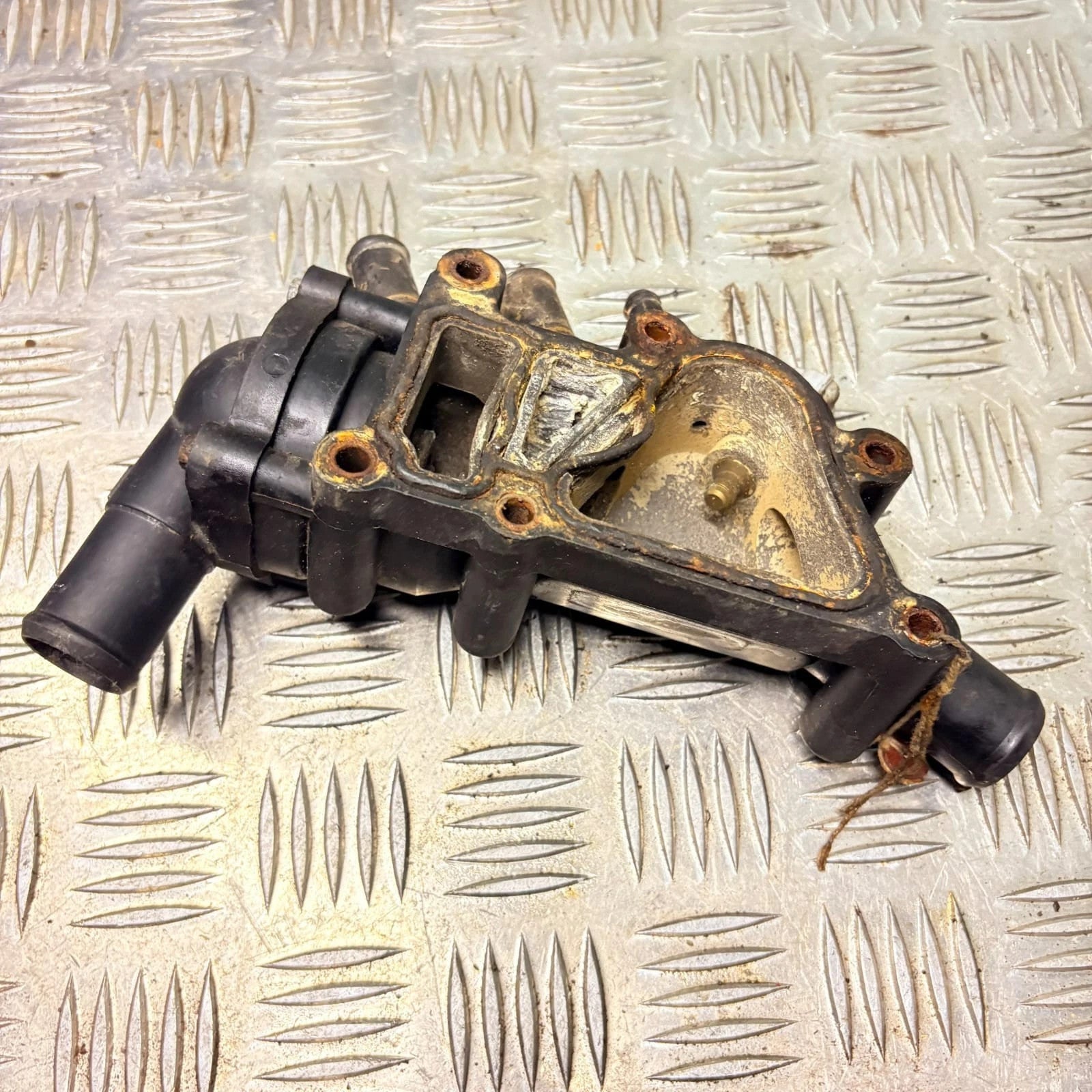 Ford Fiesta00-08 Ka01-08 StreetKa03-05 Thermostat Housing XS6E9K478A2F 1212853