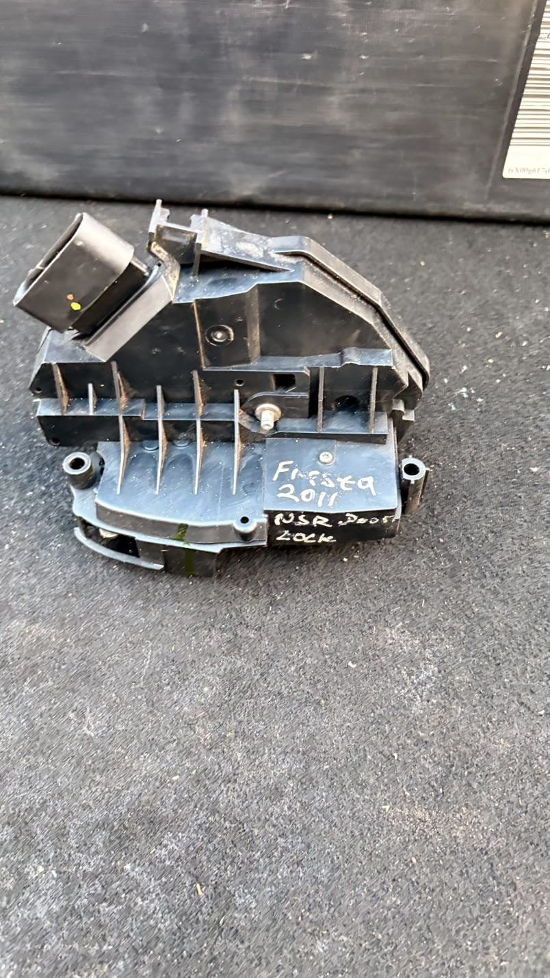 FORD FOCUS MK3 DOOR LOCK REAR PASSENGER NS LEFT BM5A-A26413-BC 2011