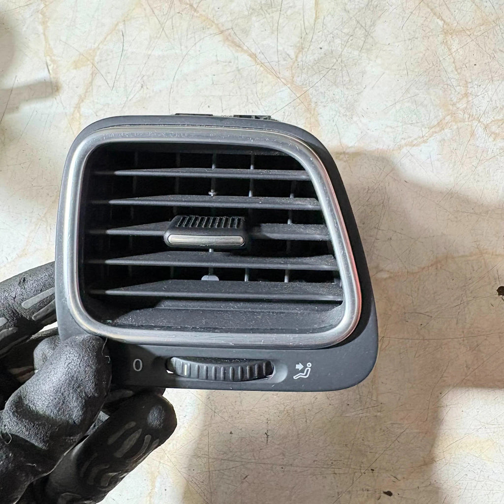VW VOLKSWAGEN EOS 2006-2012 HEATER BLOWER AIR VENT RIGHT SIDE O/S 1Q0819710B