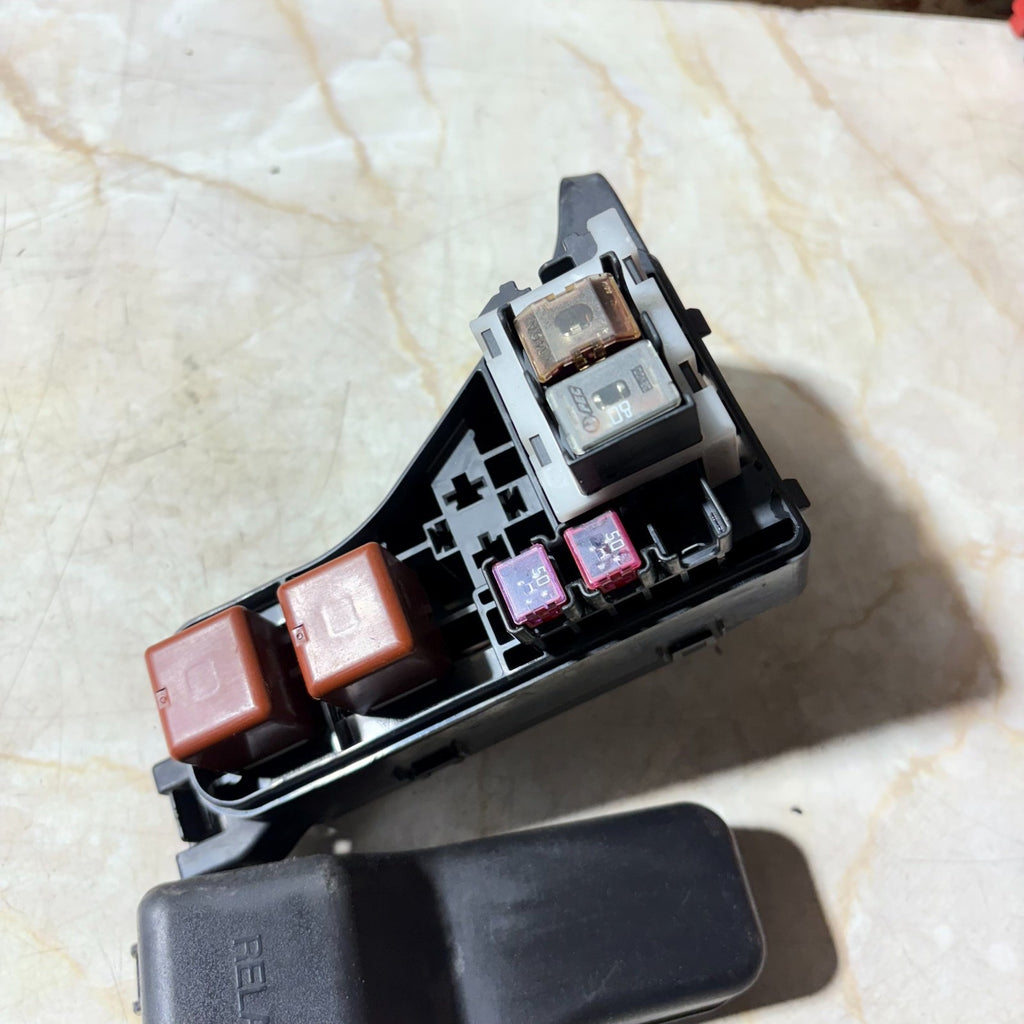 Toyota Corolla 2004 Engine Bay Fuse & Relay Box Under Bonnet Junction Block