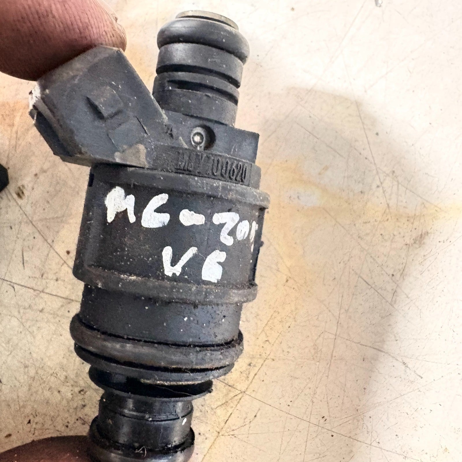 MG 2002-2005 FUEL INJECTORS MJY100620 SET OF 3