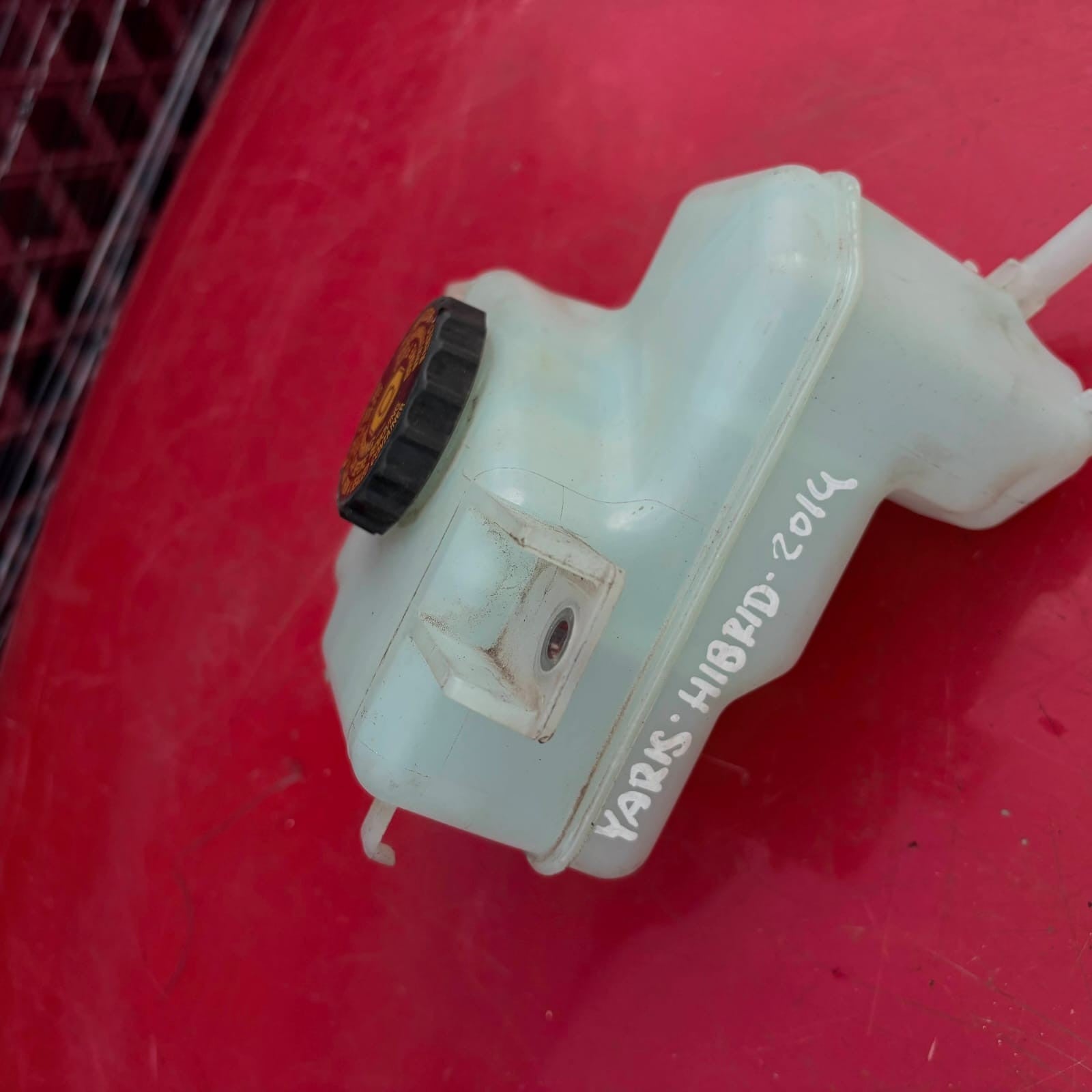 TOYOTA YARIS MK3 2012-2017 1.5 HYBRID BRAKE FLUID RESERVOIR EXPANSION TANK