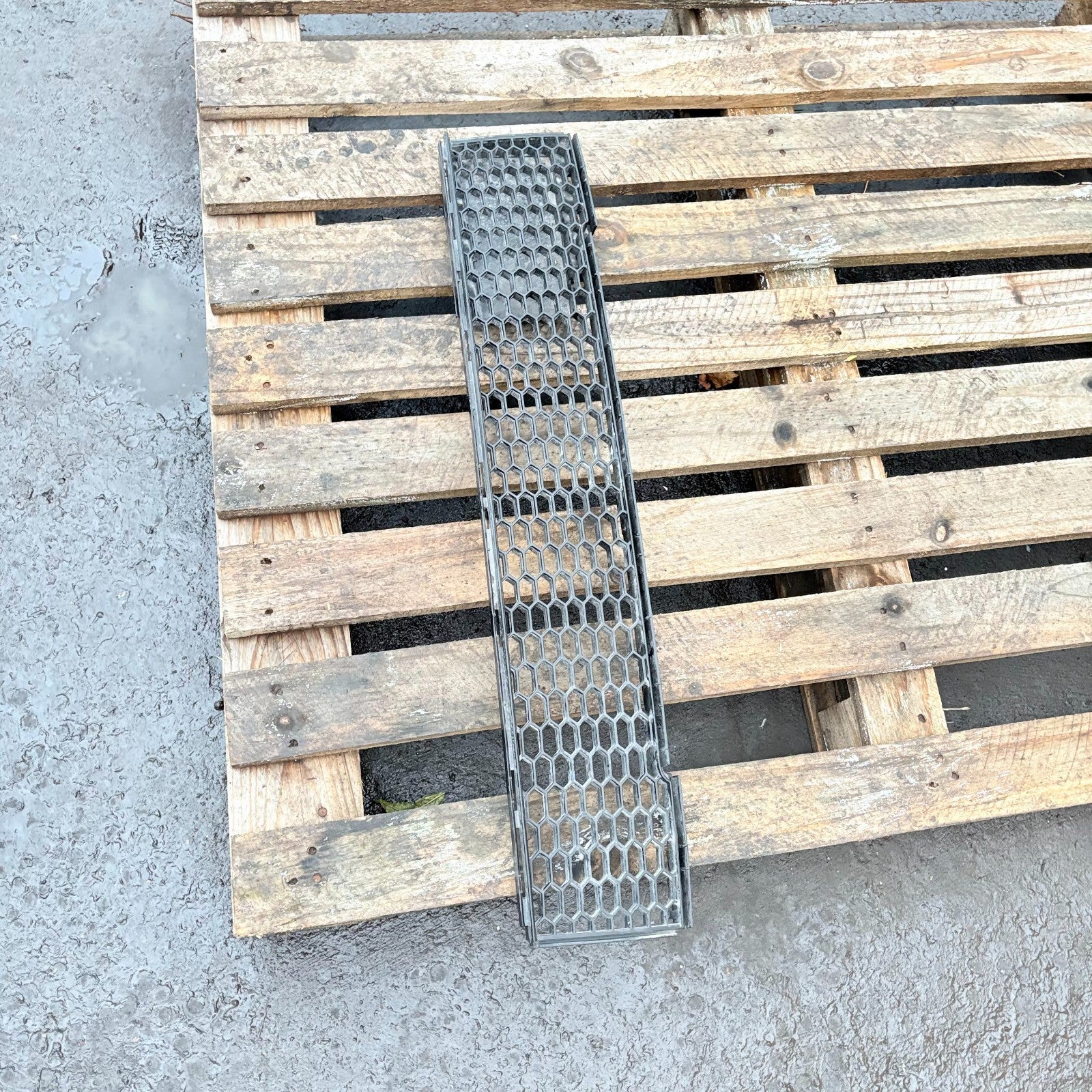 Fiat 500 312 2007-2015 Front Bumper Lower Centre Grille Mesh Insert Pre-Facelift