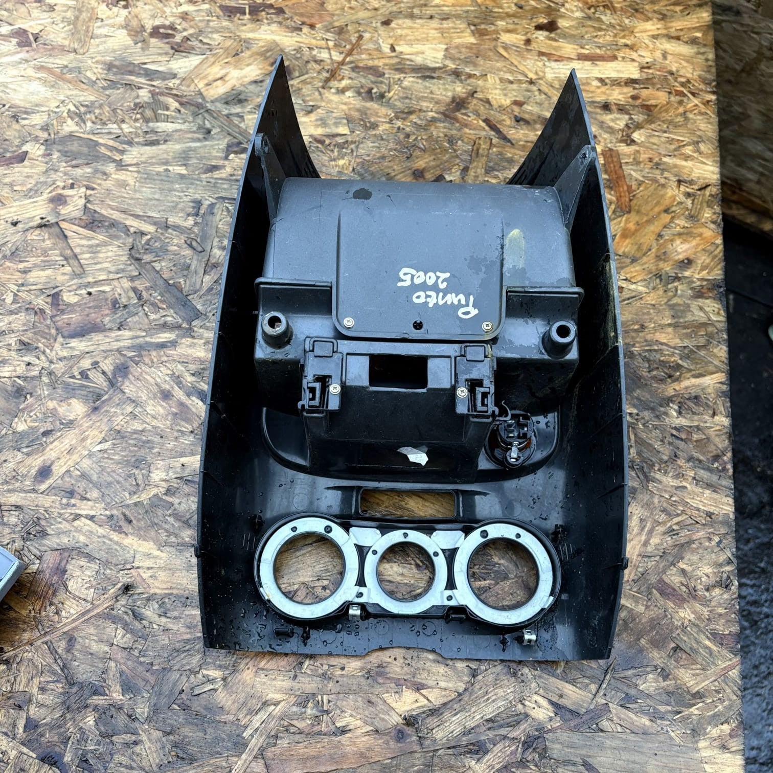 Fiat Punto 188 trim dashboard frame 225385 (05) 2005