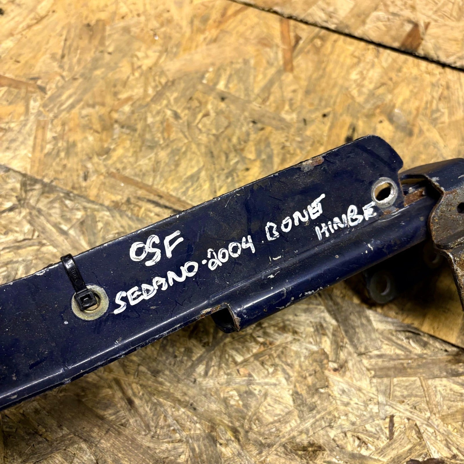 Kia Sedona 2002-2005 Front Right Bonnet Hinge OSF Replacement