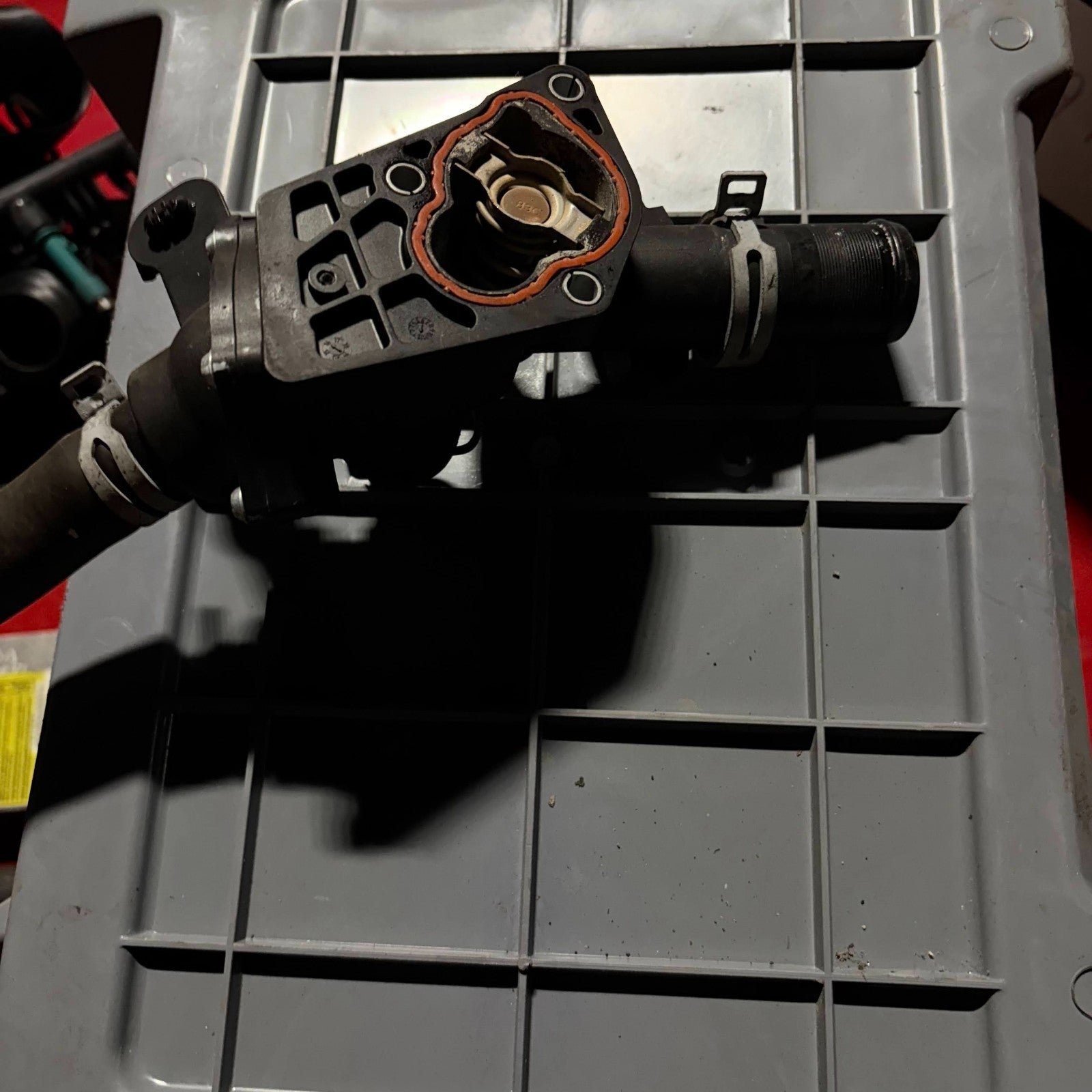 Dacia Logan 2017 Engine Water Coolant Pipe Hose and Thermostat 924005588R