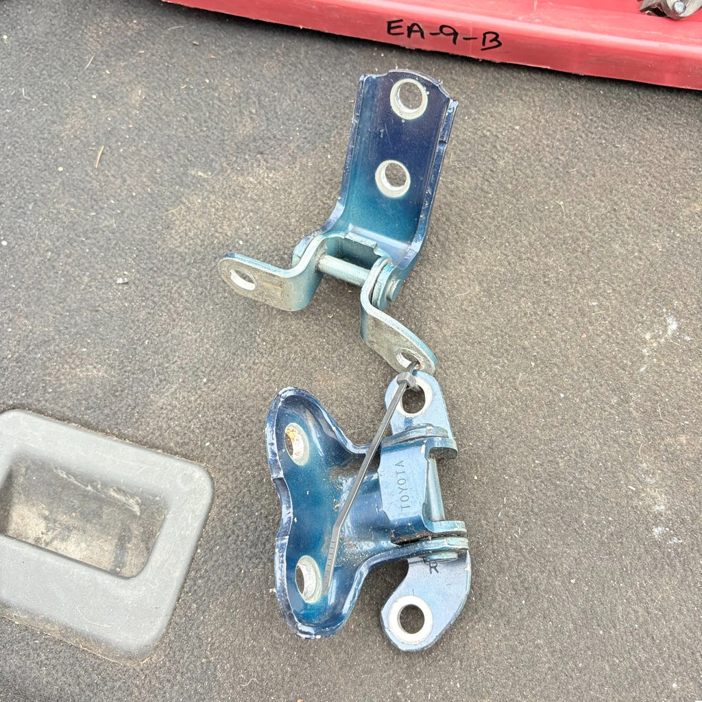 Toyota Avensis Rear Driver Side Door Hinges Top Bottom 2003-2008