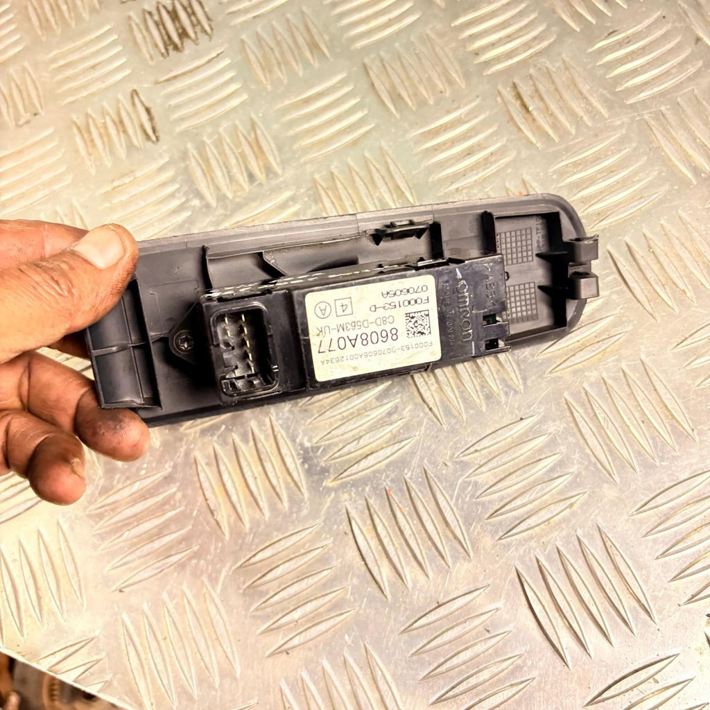 2006 MITSUBISHI COLT FRONT LEFT PASSENGER SIDE WINDOW SWITCH 8608A077